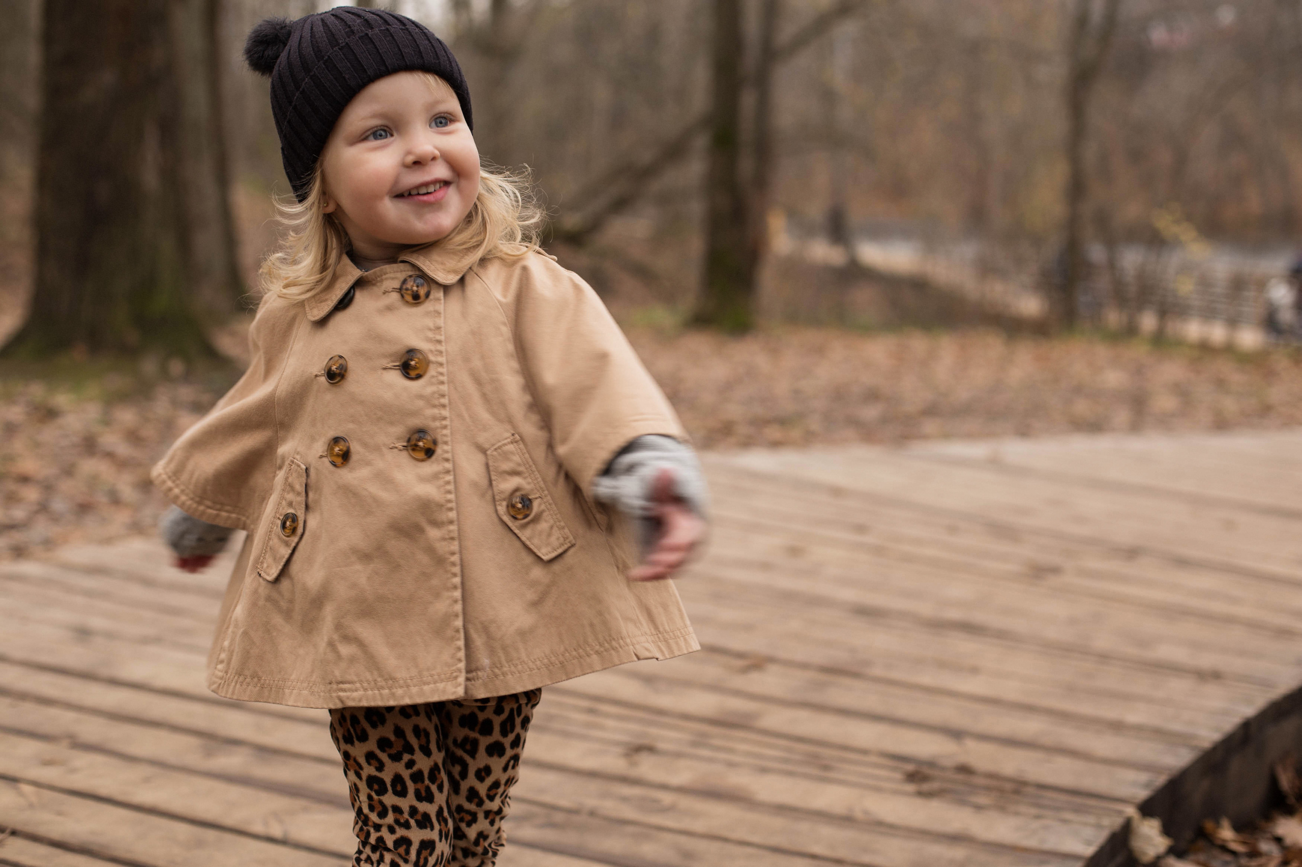 Адель, мама и папа — осенняя фотопрогулка в лесопарке. Fotograf u Crnoj Gori-porodično fotografisanje sa djecom, lovestory, nekretnine