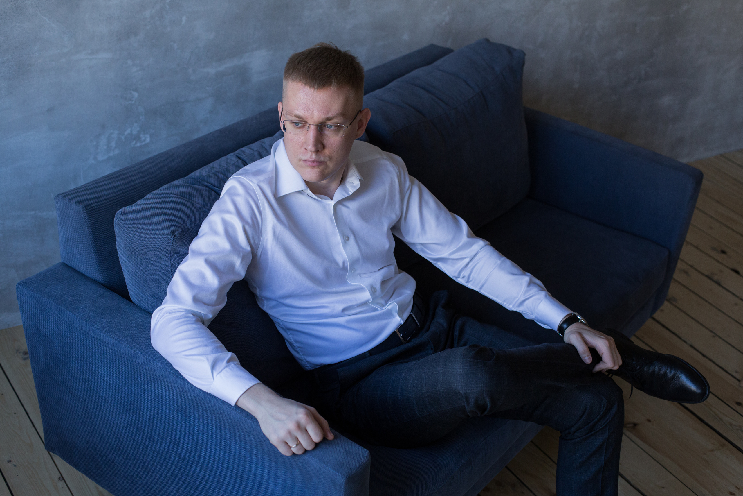 Lawyer Evgenyi. Fotograf u Crnoj Gori-porodično fotografisanje sa djecom, lovestory, nekretnine