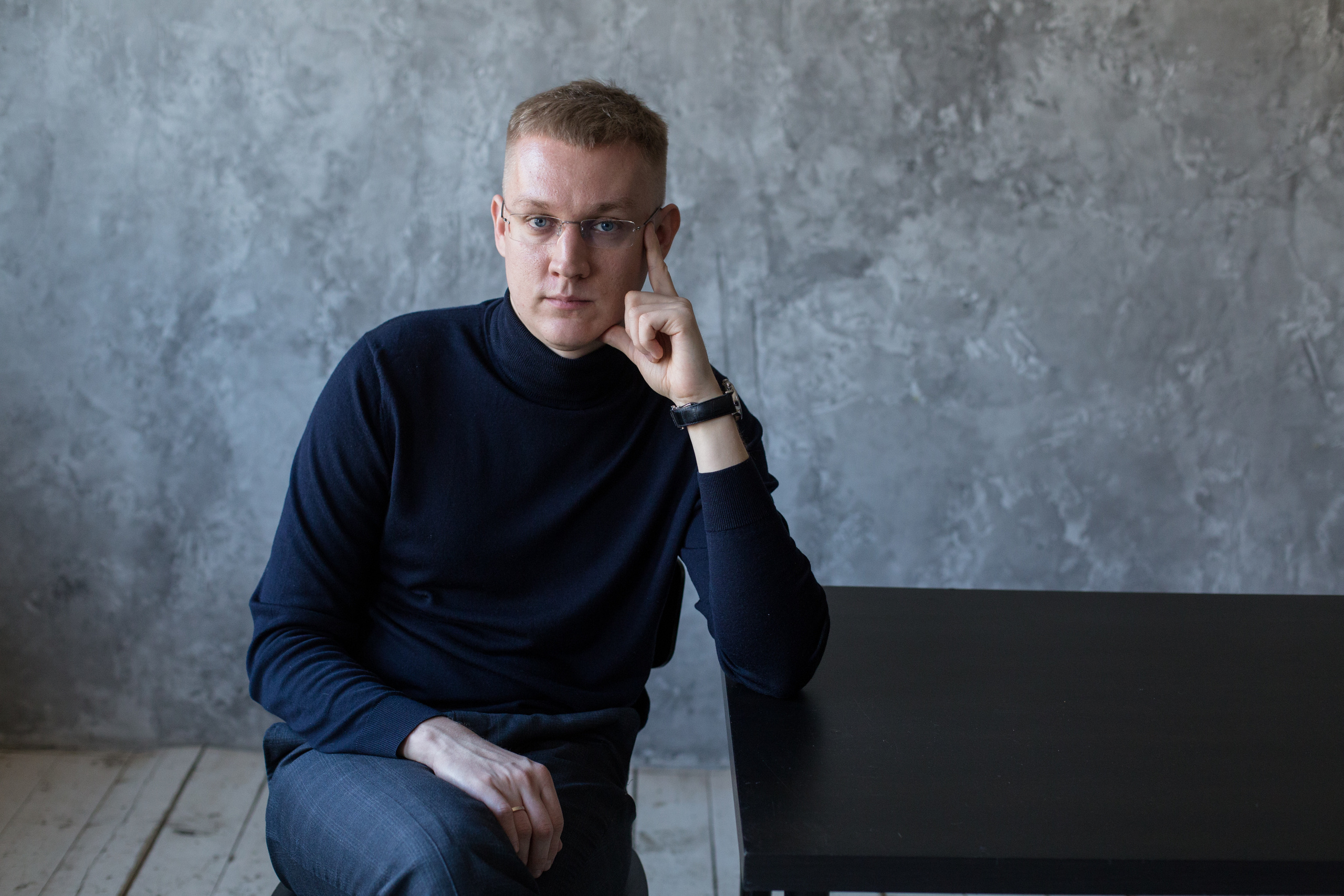 Lawyer Evgenyi. Fotograf u Crnoj Gori-porodično fotografisanje sa djecom, lovestory, nekretnine