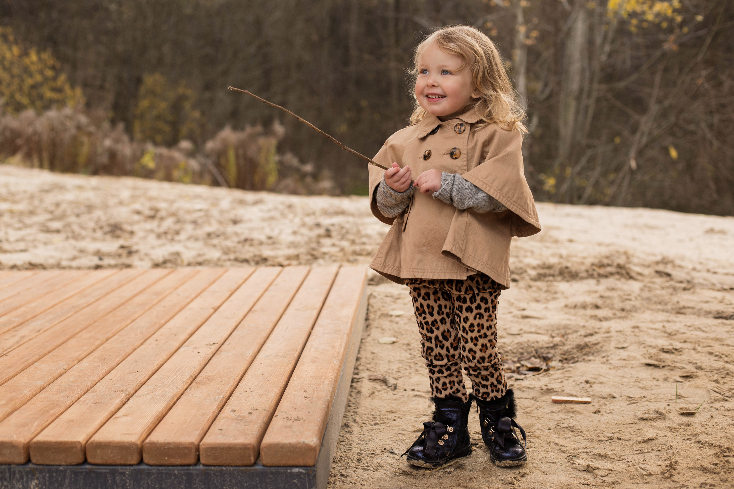 Адель, мама и папа — осенняя фотопрогулка в лесопарке. Fotograf u Crnoj Gori-porodično fotografisanje sa djecom, lovestory, nekretnine