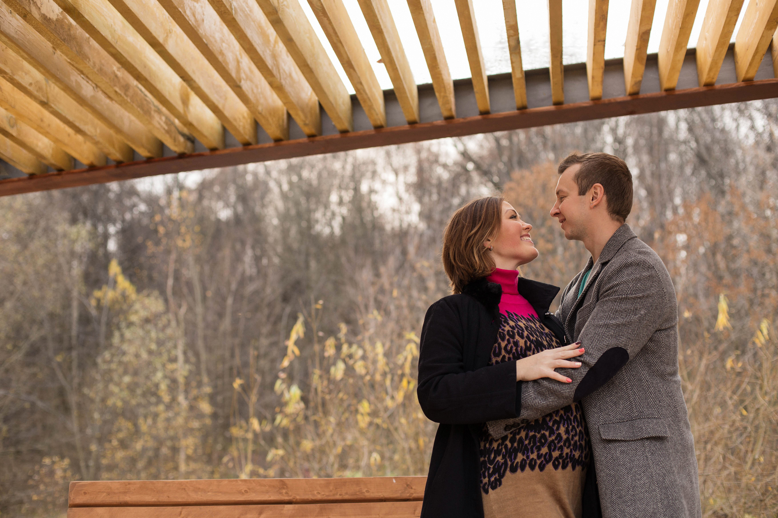Адель, мама и папа — осенняя фотопрогулка в лесопарке. Fotograf u Crnoj Gori-porodično fotografisanje sa djecom, lovestory, nekretnine