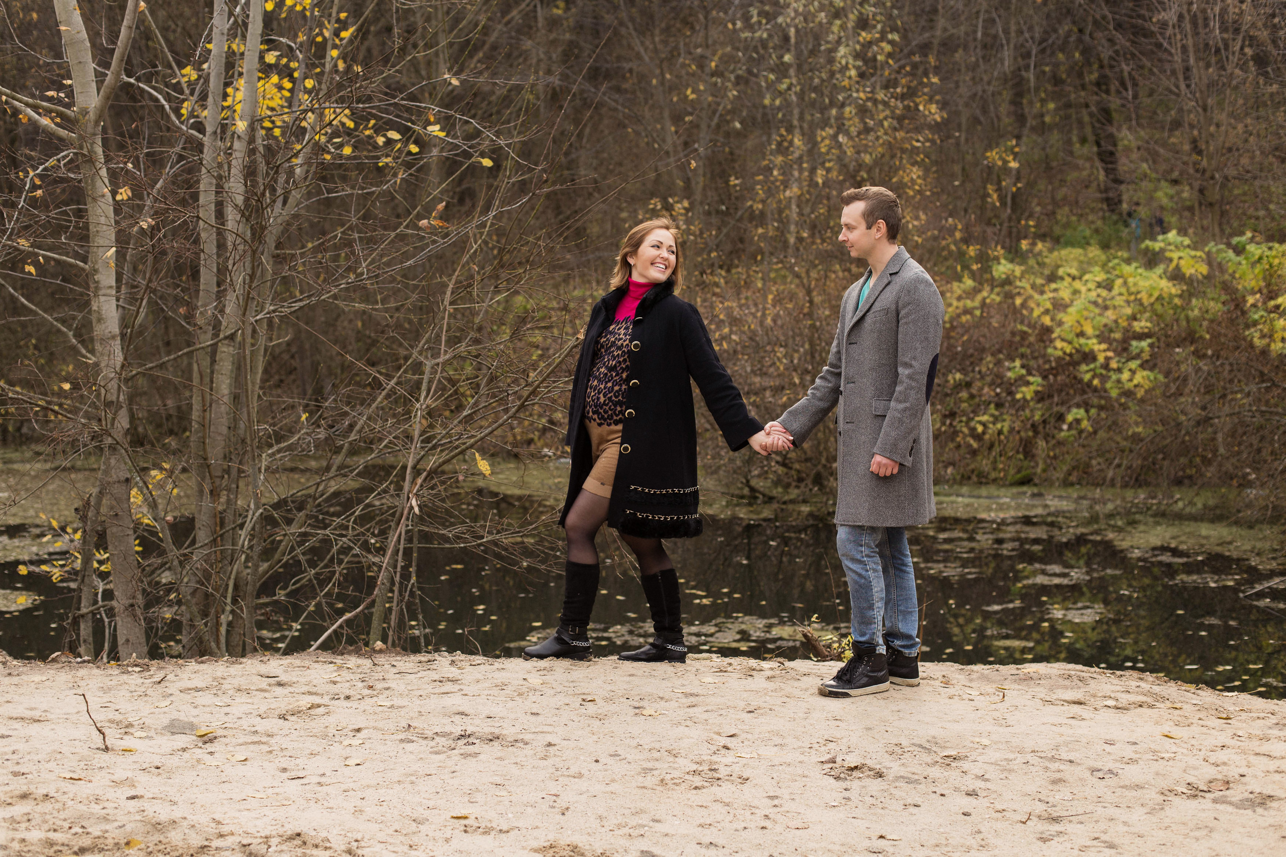 Адель, мама и папа — осенняя фотопрогулка в лесопарке. Fotograf u Crnoj Gori-porodično fotografisanje sa djecom, lovestory, nekretnine