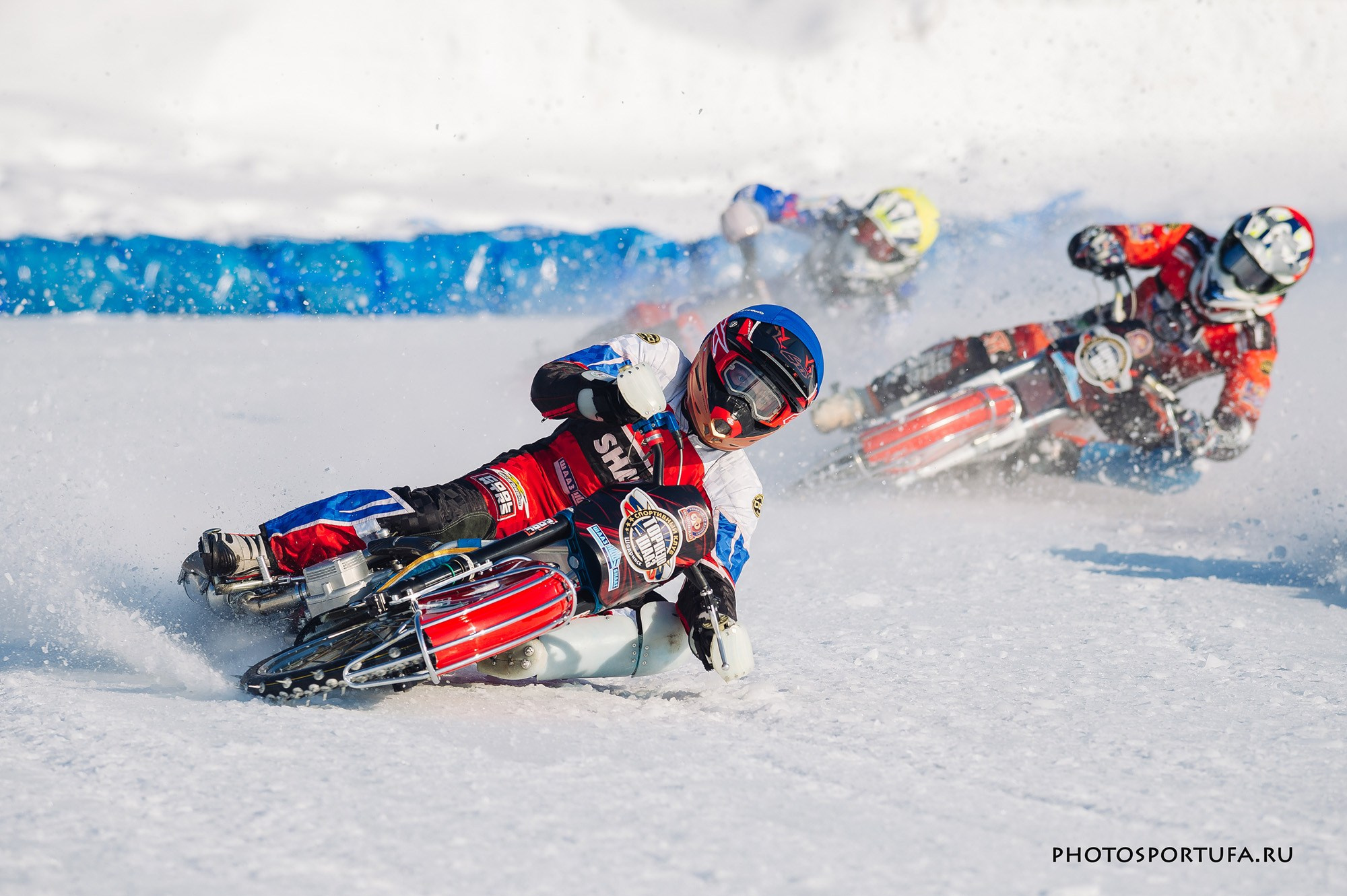 Мотогонку на льду. Спортивный фотограф в Уфе Евгений Буров
