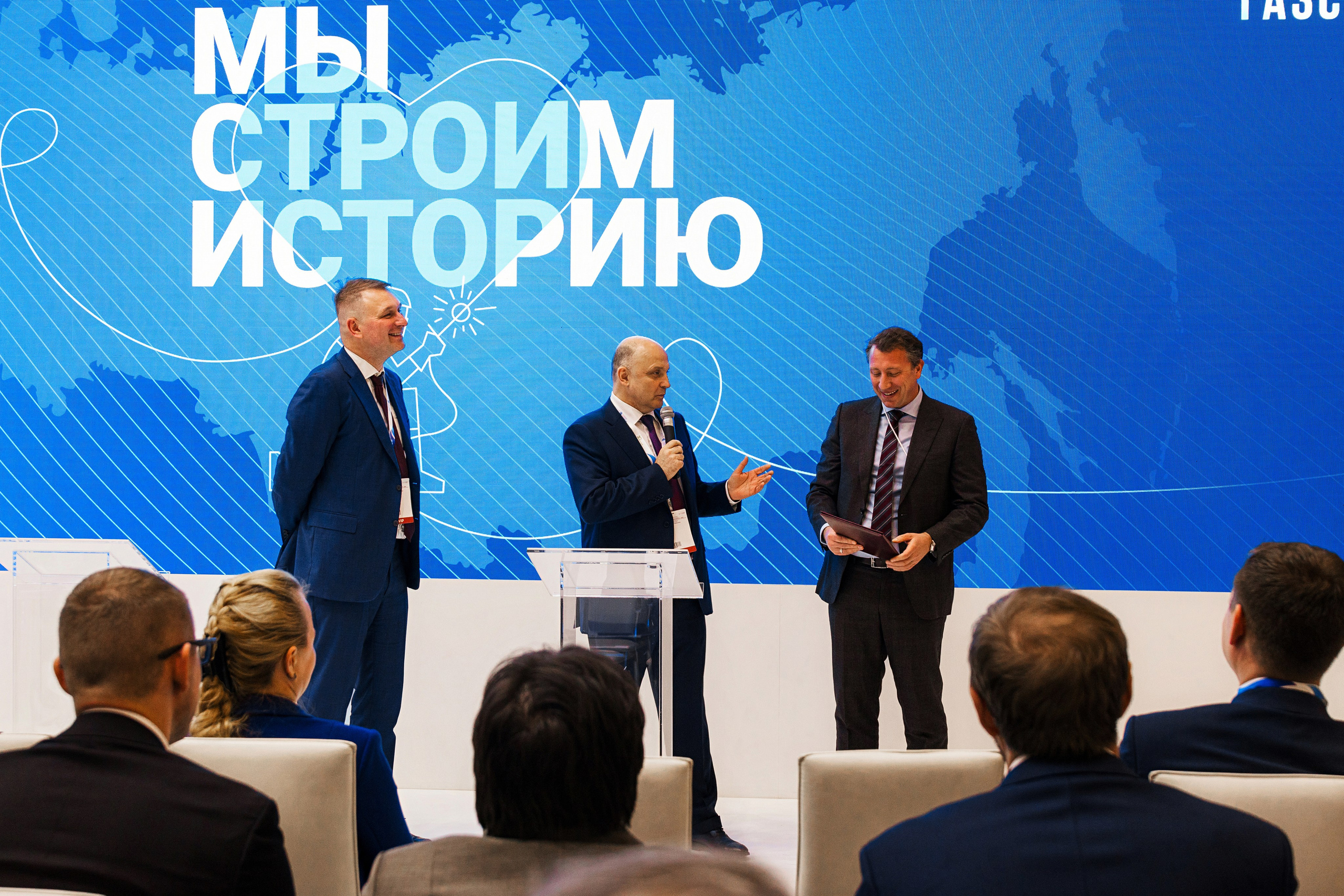 Фотосъемка ПМГФ 2025 в СПб | Репортаж для энергетической отрасли