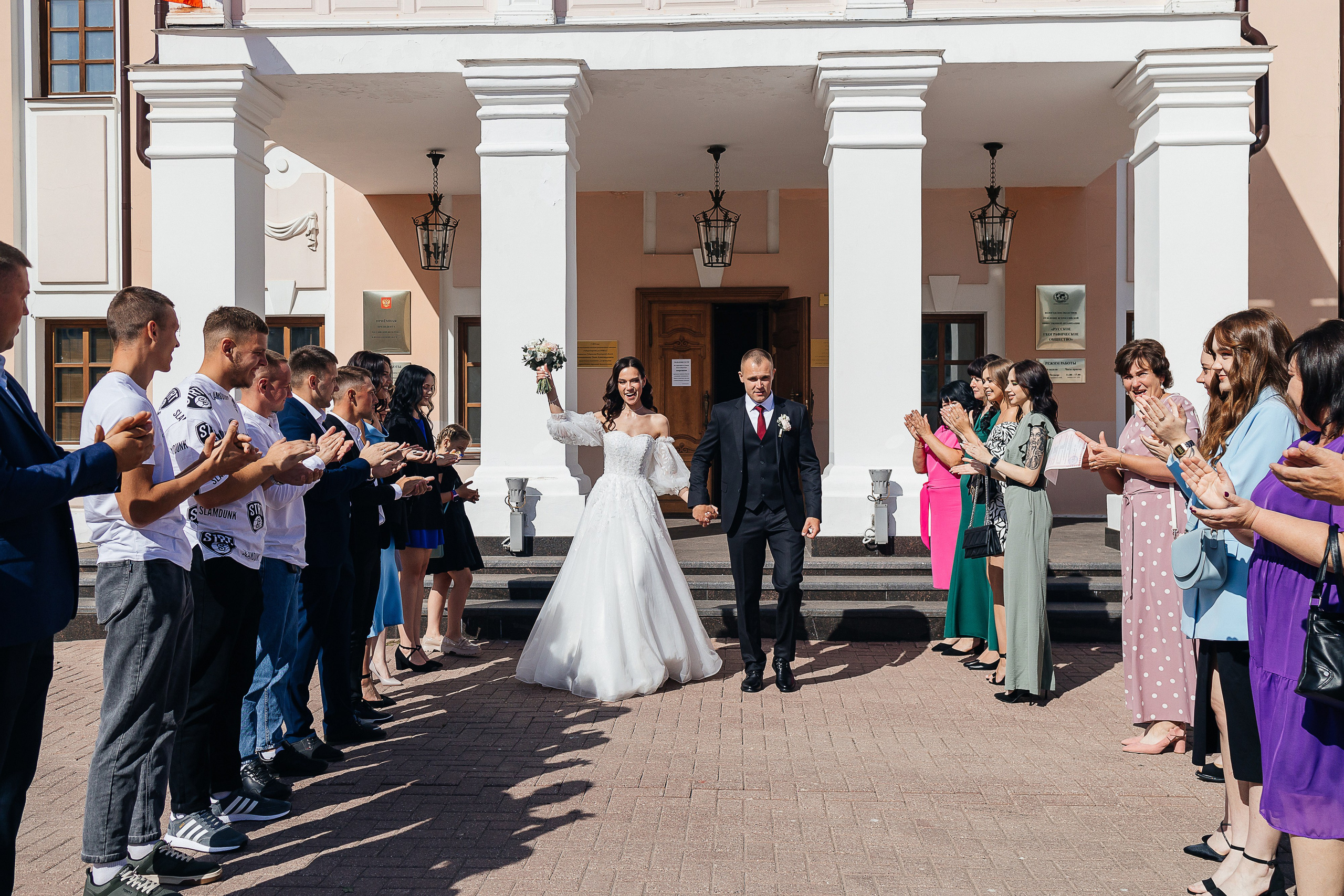 Волшебное утро невесты в номере отеля. Олег Сверчков | Свадебный фотограф Вологда