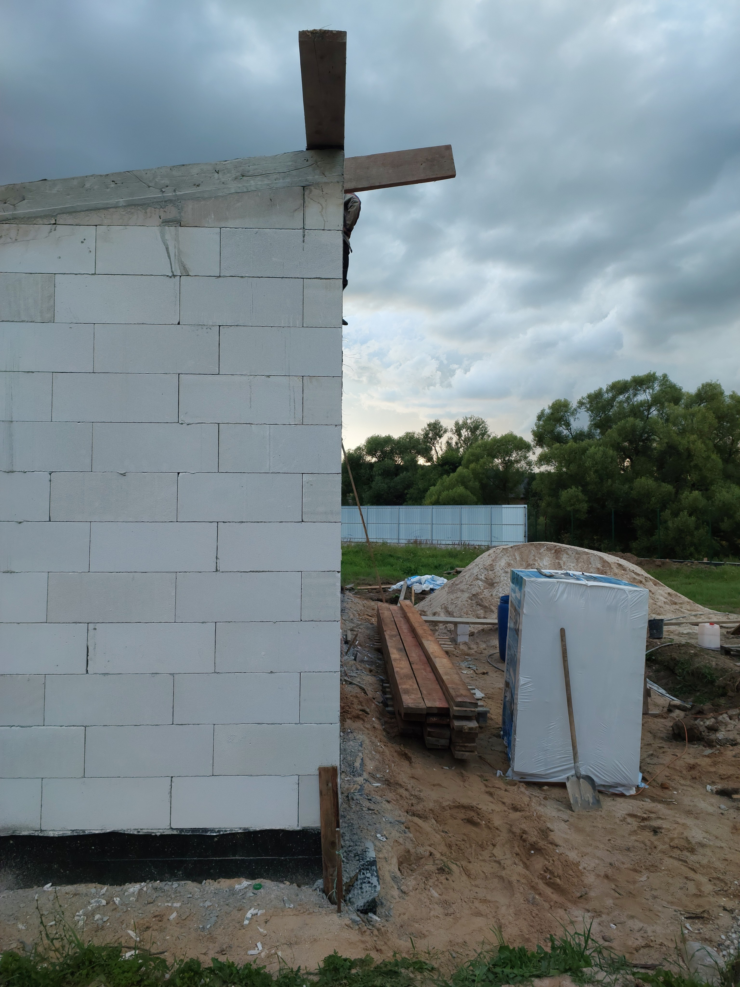 Кладка стен питомника МД-006 из газобетона