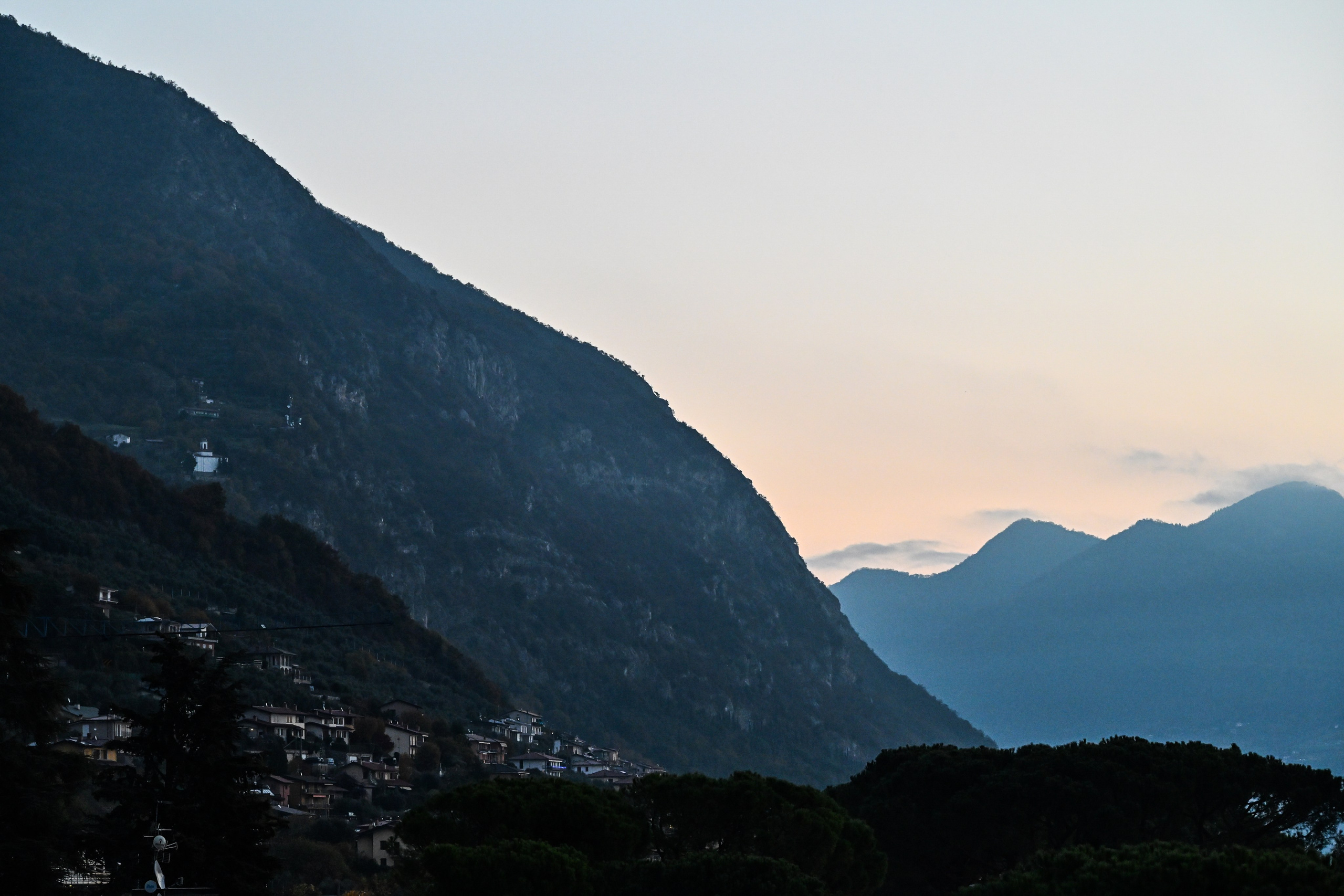 Lago d'iseo and hotel. Фотограф Минск