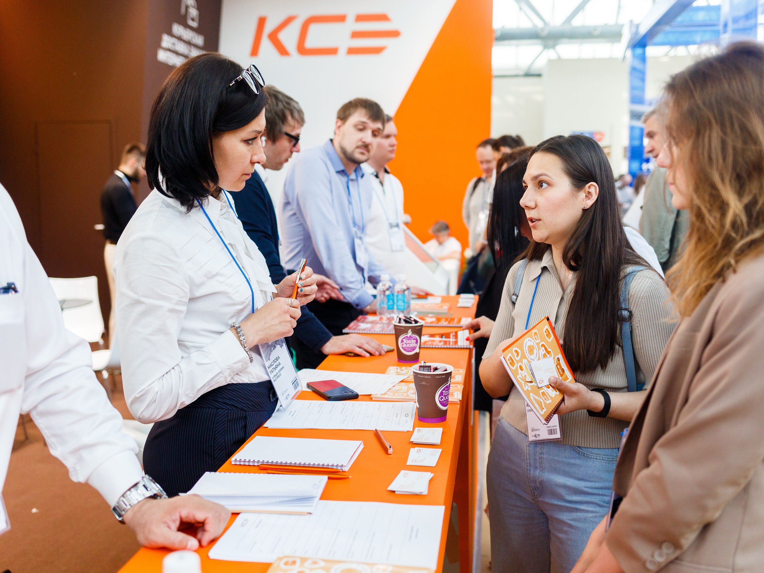 Обзор работы стенда Курьер-сервис. Репортажный фотограф Борис Геер