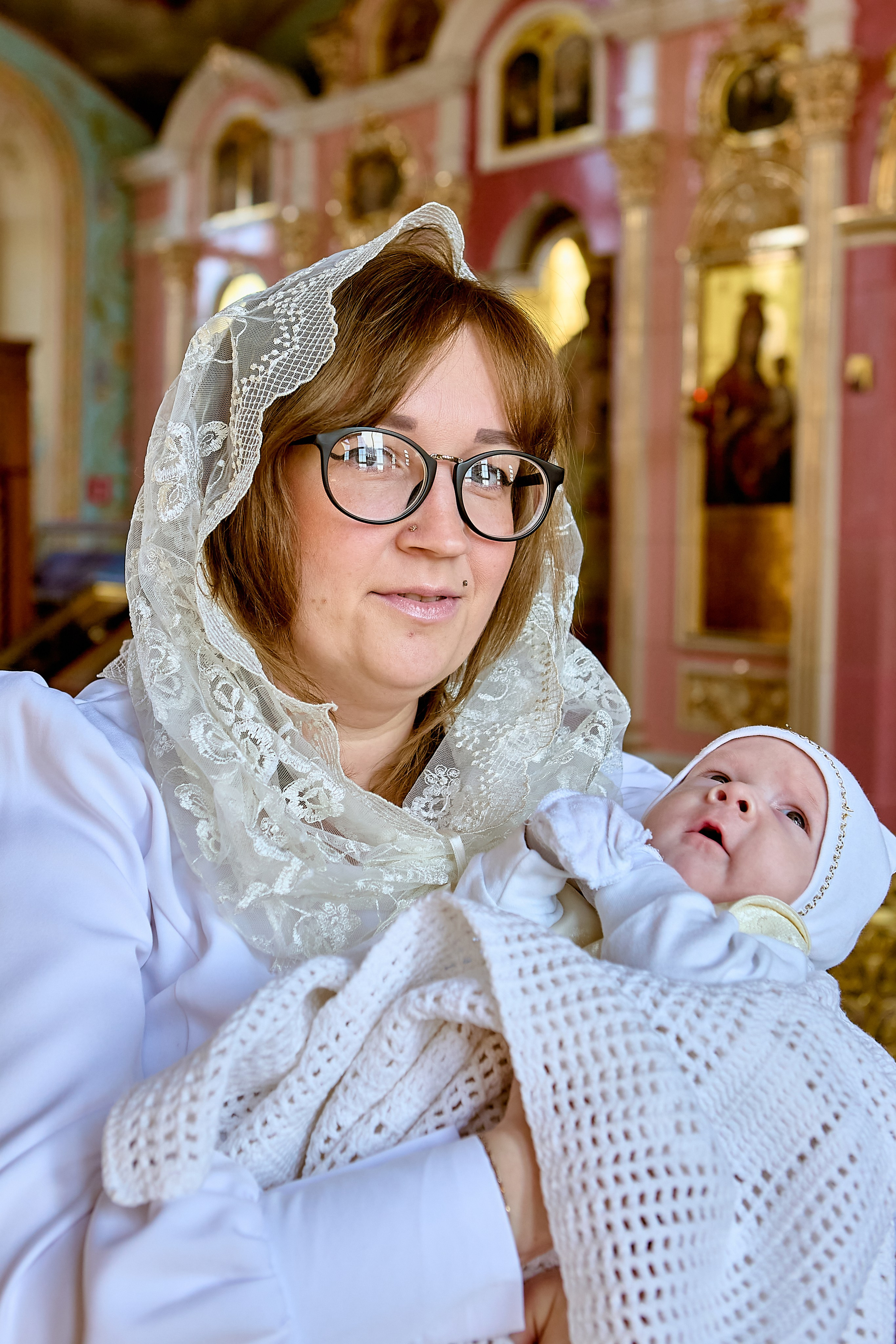 Мама держит младенца, Православный портретный фотограф г. Дзержинск