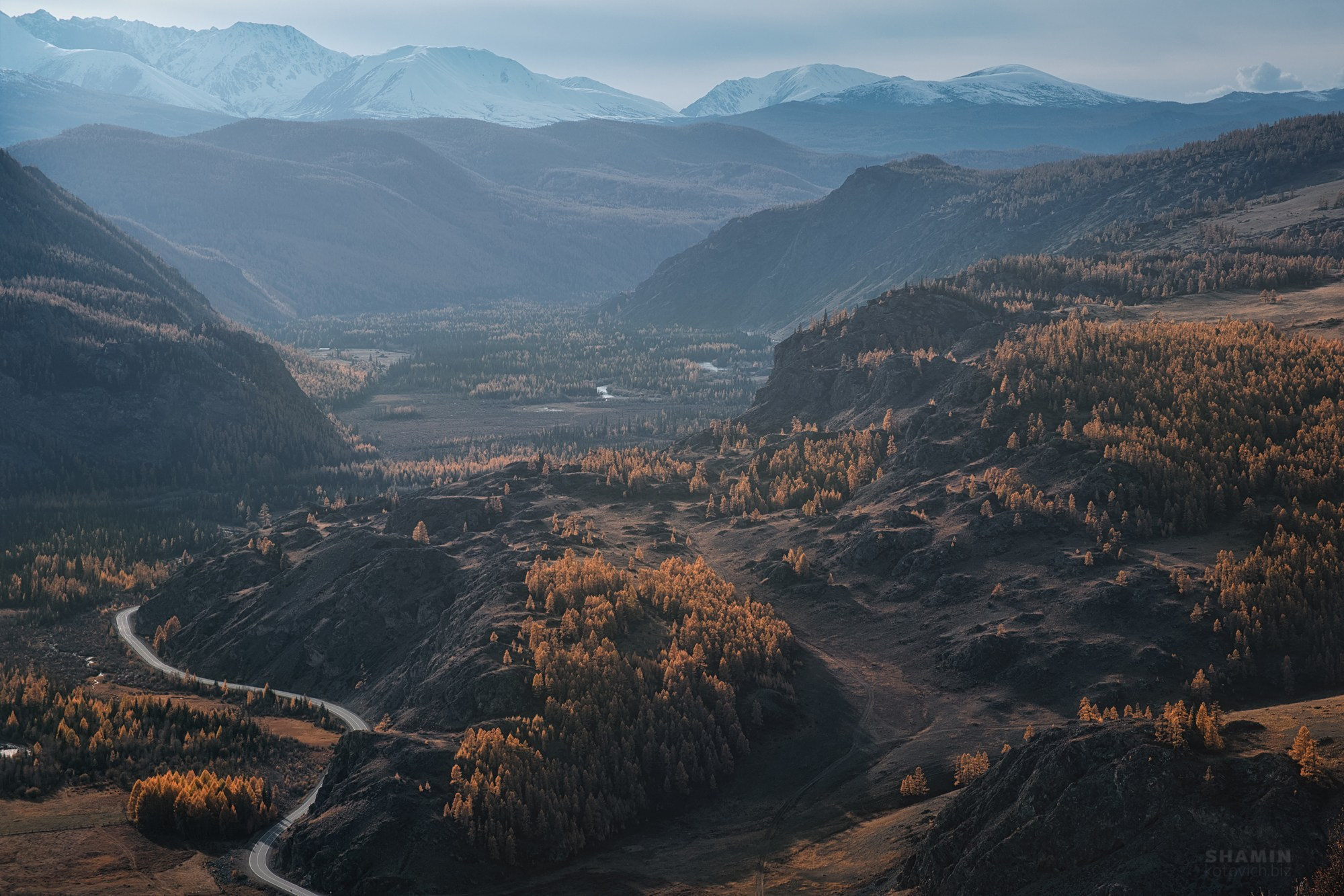 Алтай — пейзажная фотография Константина Шамина. Горы, реки и долины Алтая, природный свет, аэрофотосъёмка и классические пейзажи России.