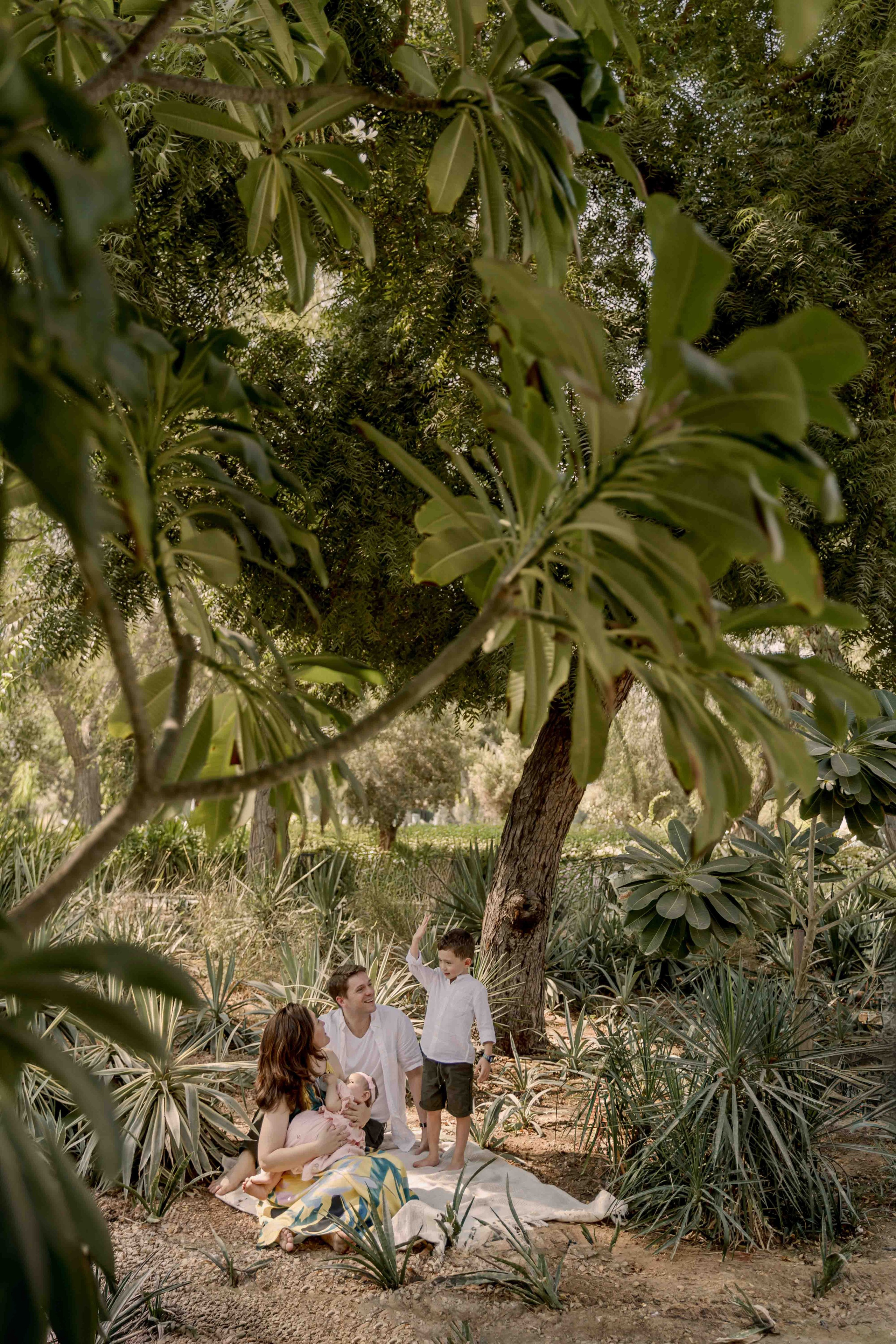 Семейная фотосессия в парке в коричневых тонах. Фотограф и видеограф в Москве и Абу Даби Мария Кулагина