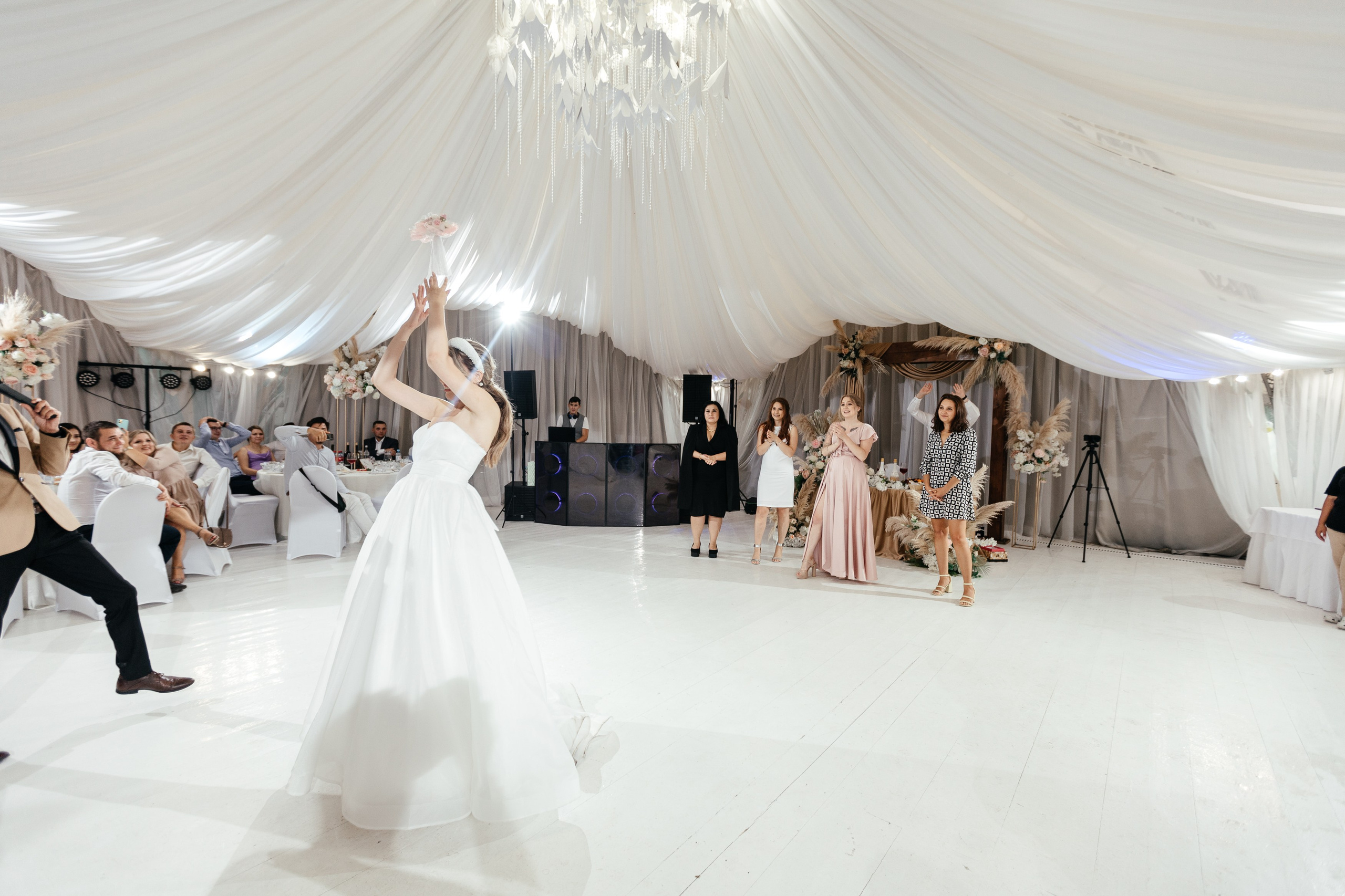 Свадебный фотограф Уфа — Руслан ГабдлисламовЖивые эмоции, красивые кадры, воспоминания на всю жизнь.Работаю по всей Республике Башкортоста. Свадебный фотограф Уфа Руслан Габдлисламов