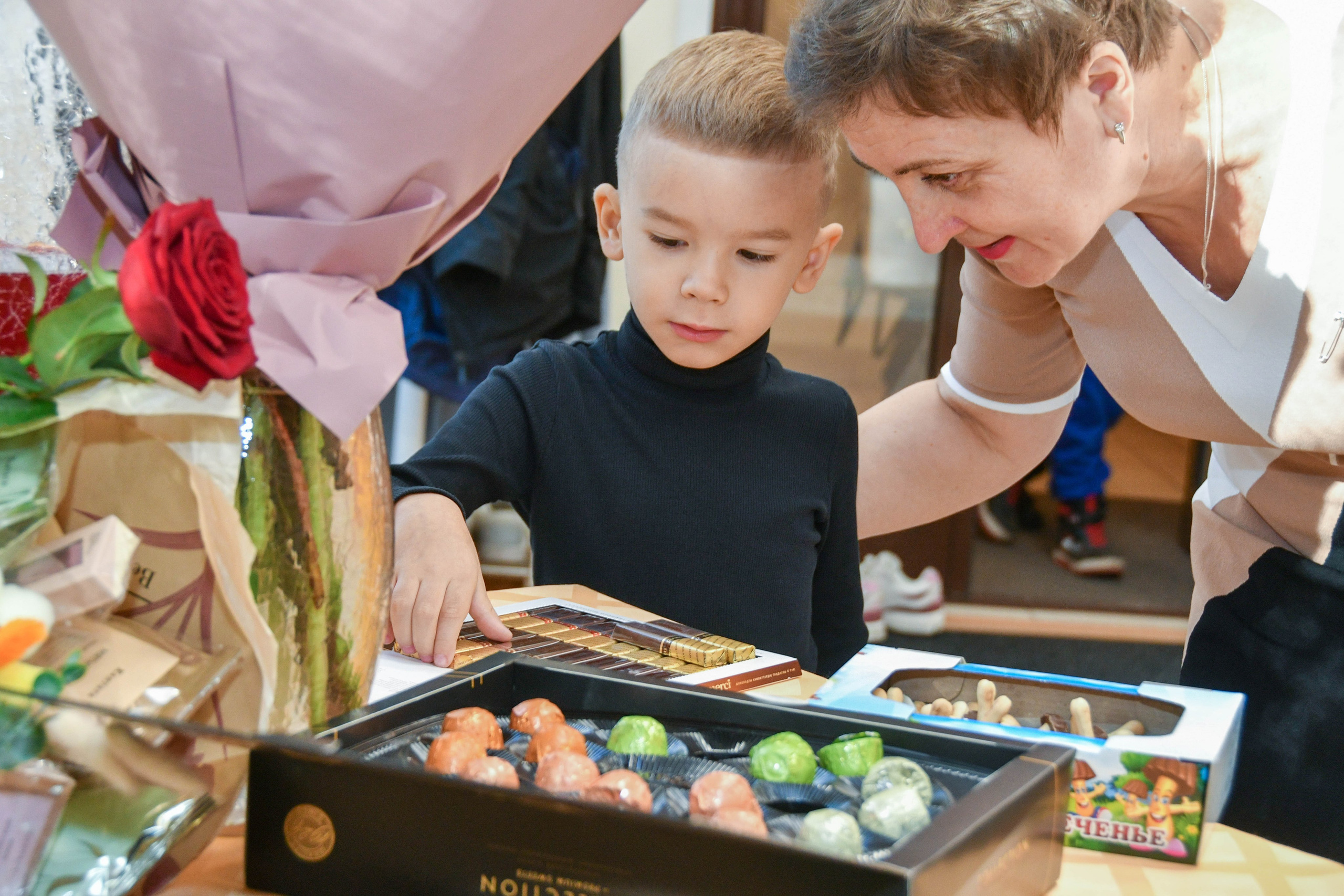 2023 г. День дошкольного работника и прогулка. Репортажный и детский фотограф в Новосибирске