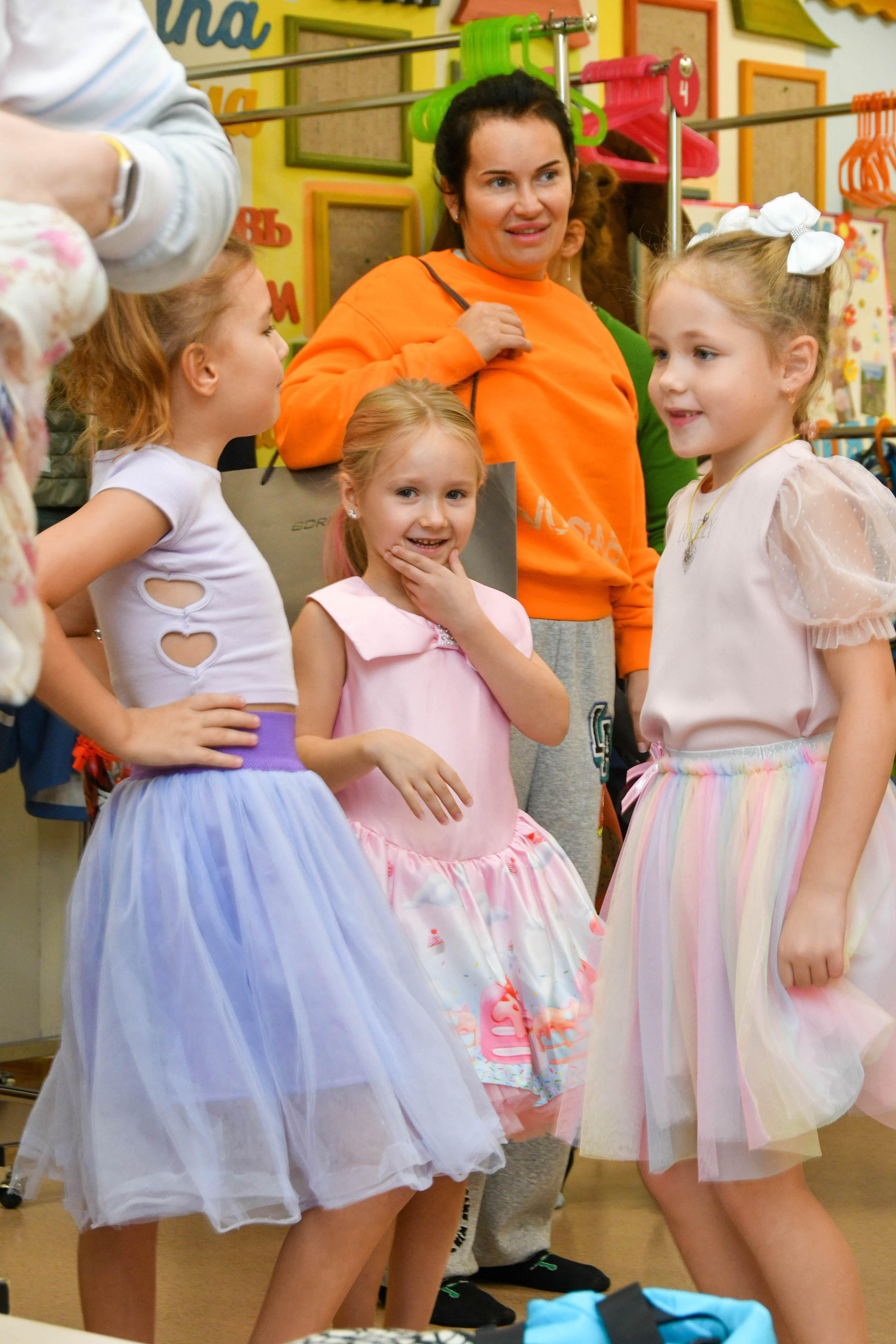 2023 г. День дошкольного работника и прогулка. Репортажный и детский фотограф в Новосибирске