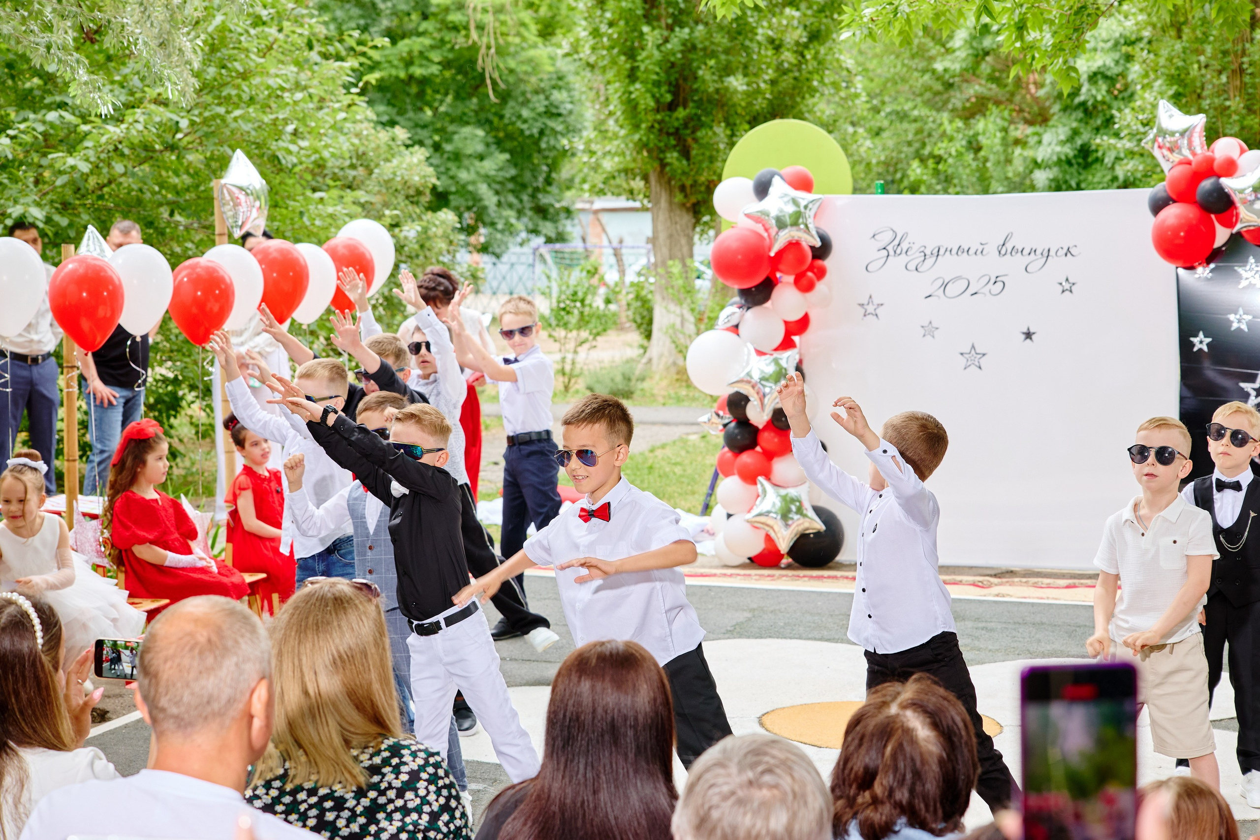 Выпускной 45 сад. Фотограф Выпускные альбомы Таганрог Сергей Коробченко