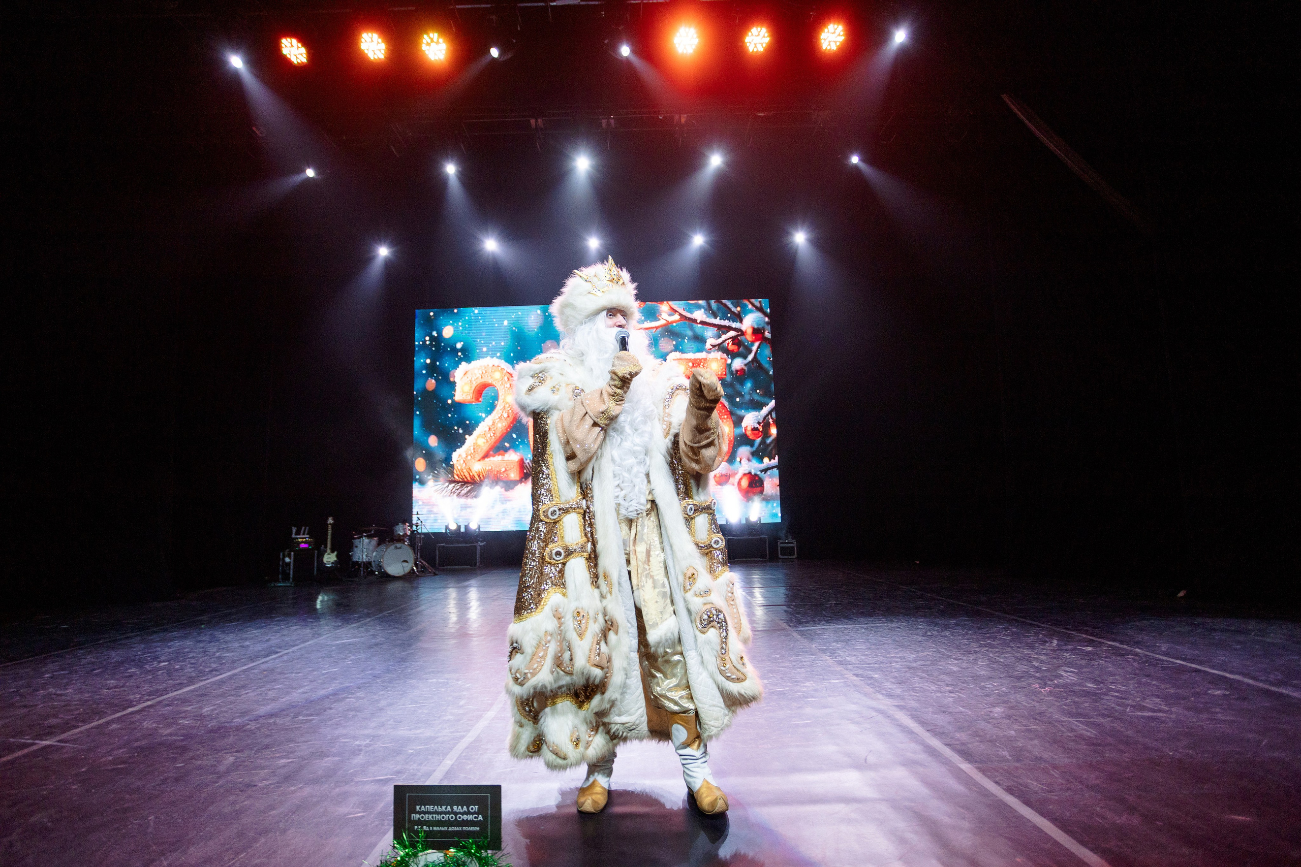 РЕПОРТАЖ: НОВЫЙ ГОД В ДК МЕТАЛЛУРГ. Профессиональный фотограф в Ижевске Леша Петров