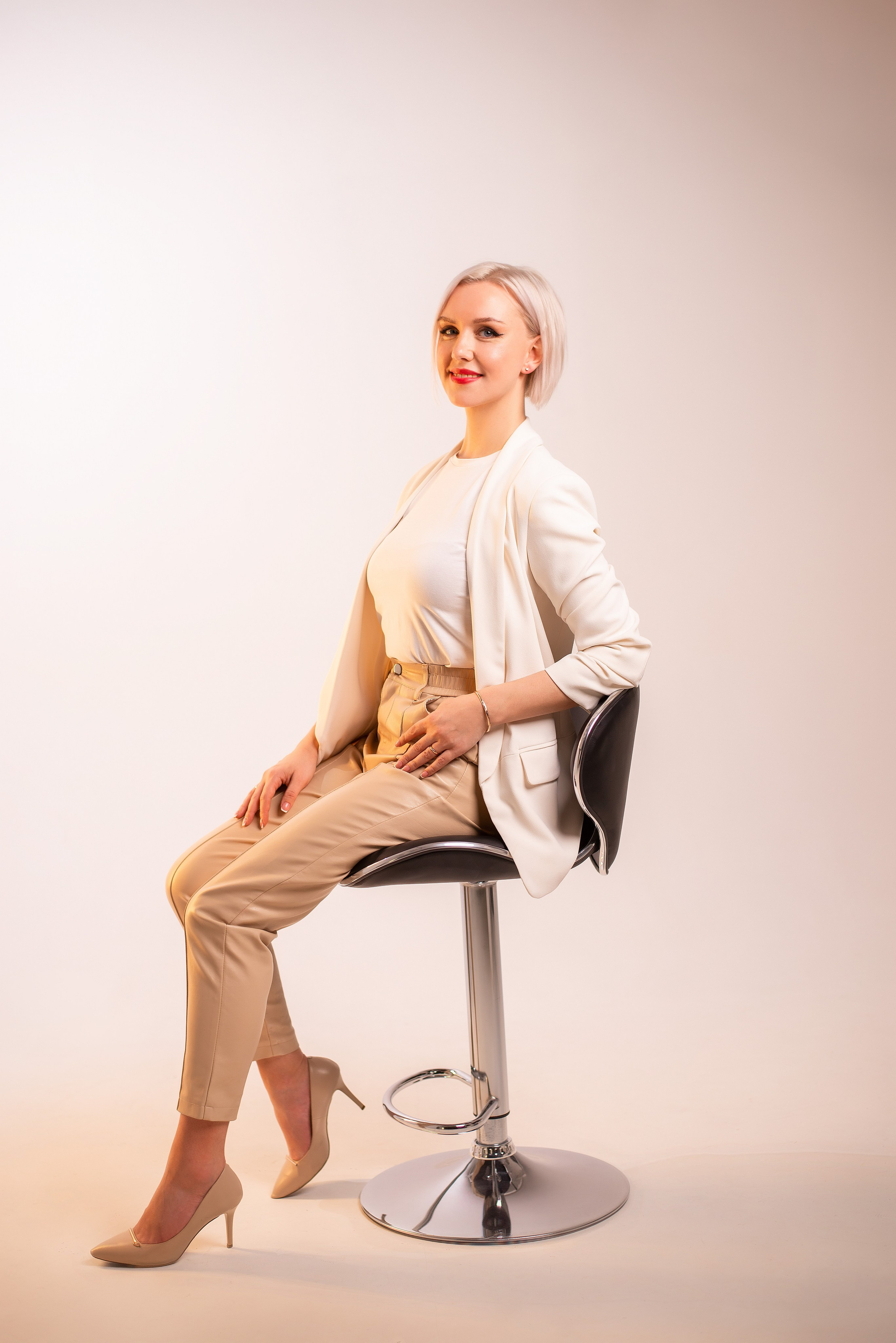 Валерия в фотостудии Black & White. Творческий фотограф Вологда