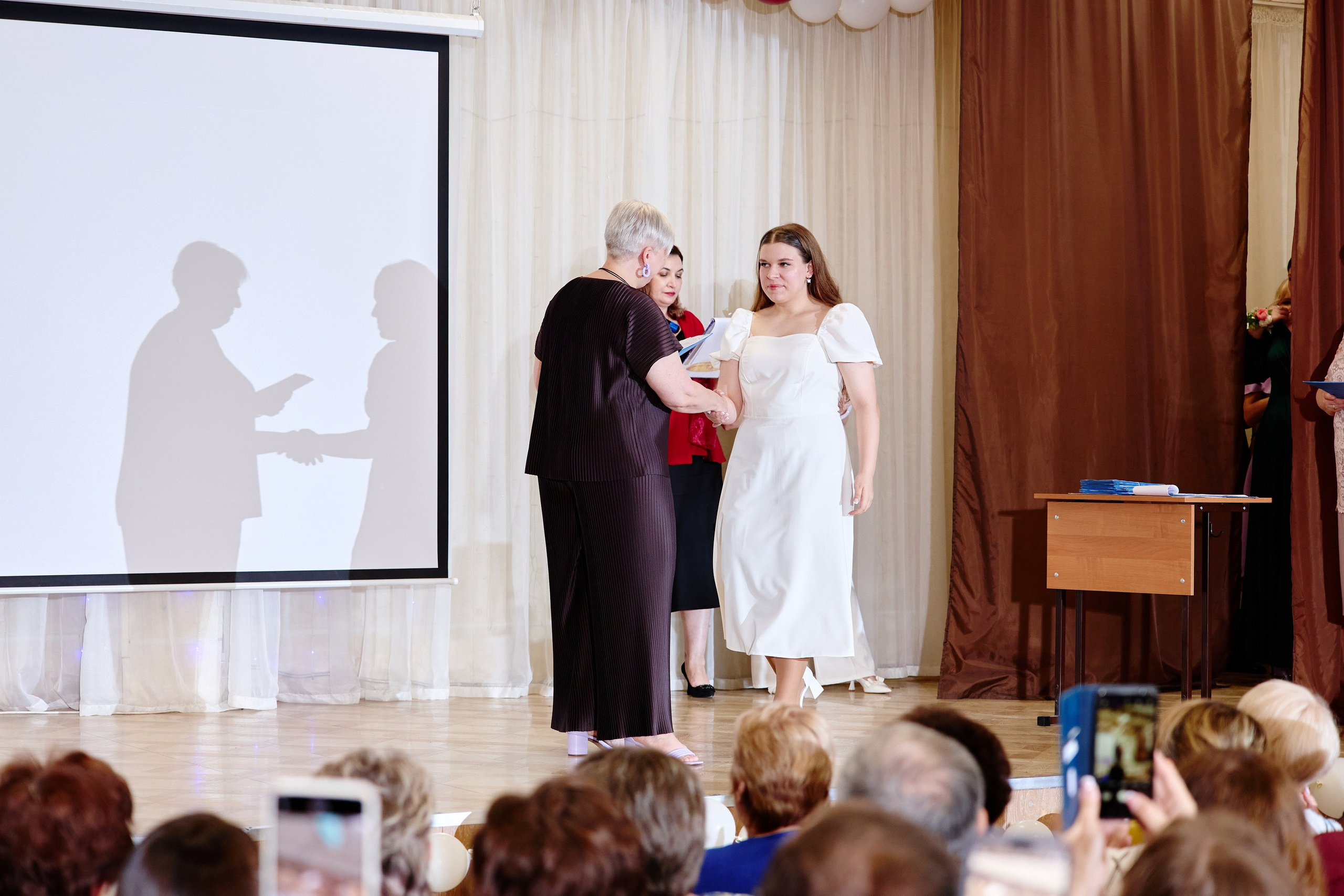 Выпускной 35 Сош. Фотограф Выпускные альбомы Таганрог Сергей Коробченко