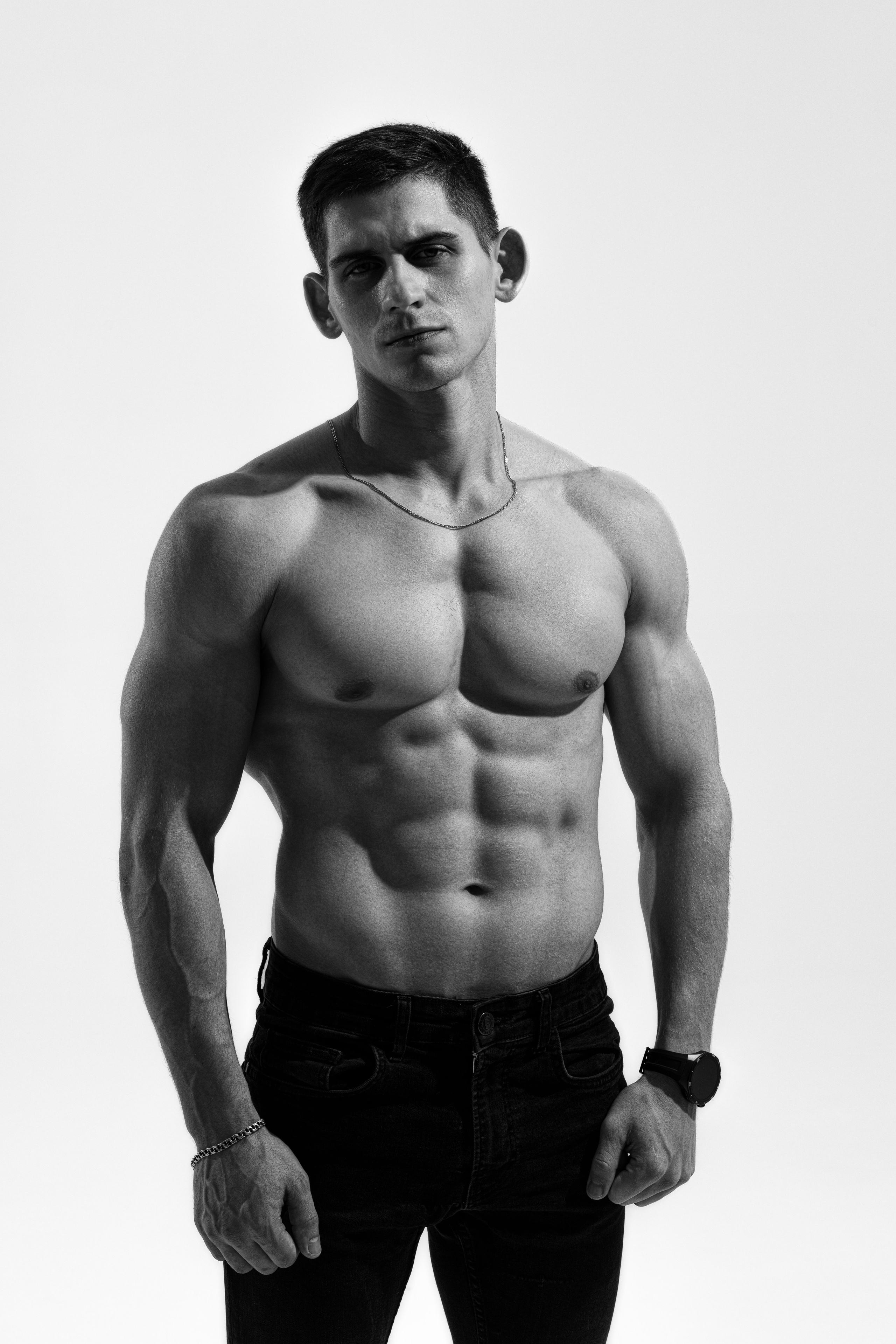 Съемка с Владом на циклораме с импульсным светом для себя и контента. Дмитрий Шульгин, портретный фотограф в Воронеже