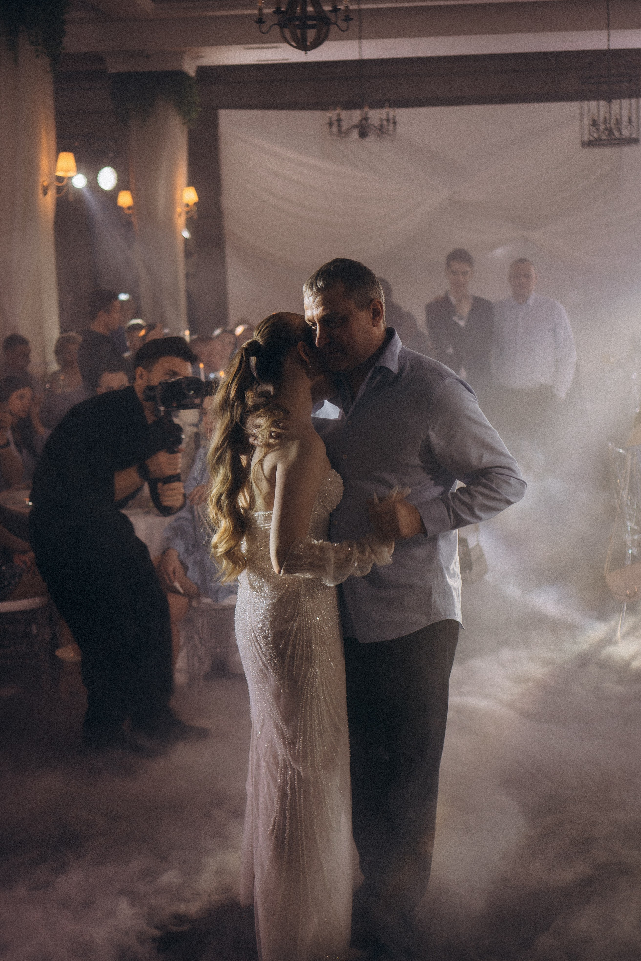 ТАНЕЦ С ПАПОЙ СВАДЕБНМ БАНКЕТЕ (СНЯТО В СИБИРЕ В НИЖНЕВАРТОВСКЕ). Профессиональный фотограф, Санкт-Петербург — Виктория Богомолова