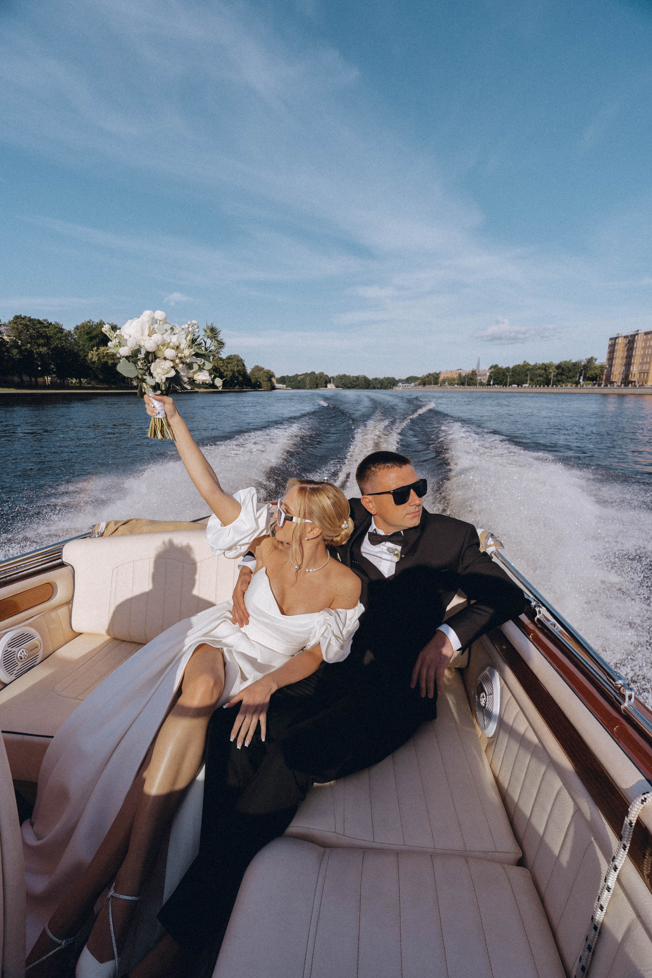 СВАДЕНБНАЯ СЬЕМКА НА КАТЕРЕ ПО КАНАЛАМ САНКТ-ПЕТЕРБУРГА И В АКВАТОРИИ НЕВЫ. Профессиональный фотограф, Санкт-Петербург — Виктория Богомолова