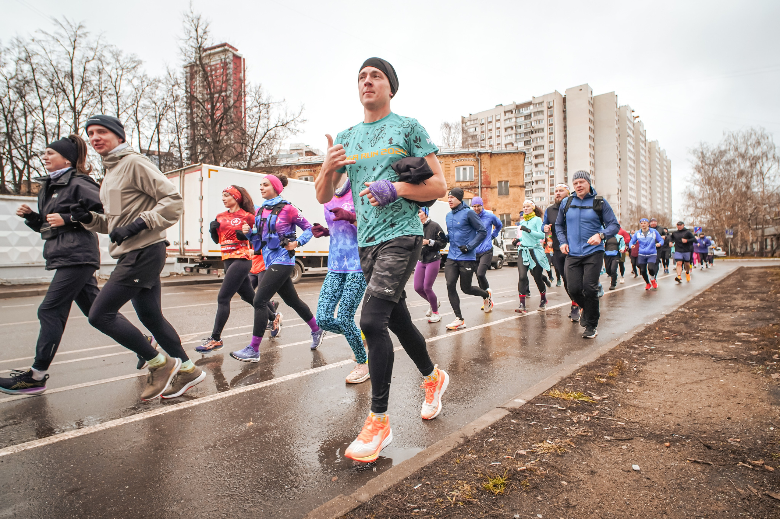 #марафонудома #яuzarun 2024 2-я петля, группа 6:30. Роман Капилюшов. Бег. Фото. Видео. г. Люберцы