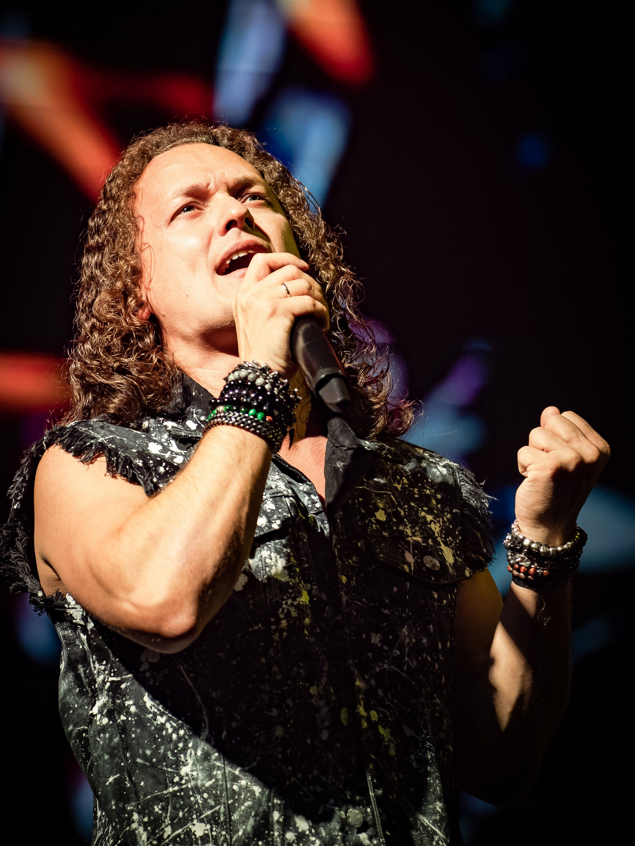 Эпидемия. Крылья Сахалина. Фотограф. г. Южно-Сахалинск. Олег Толстов