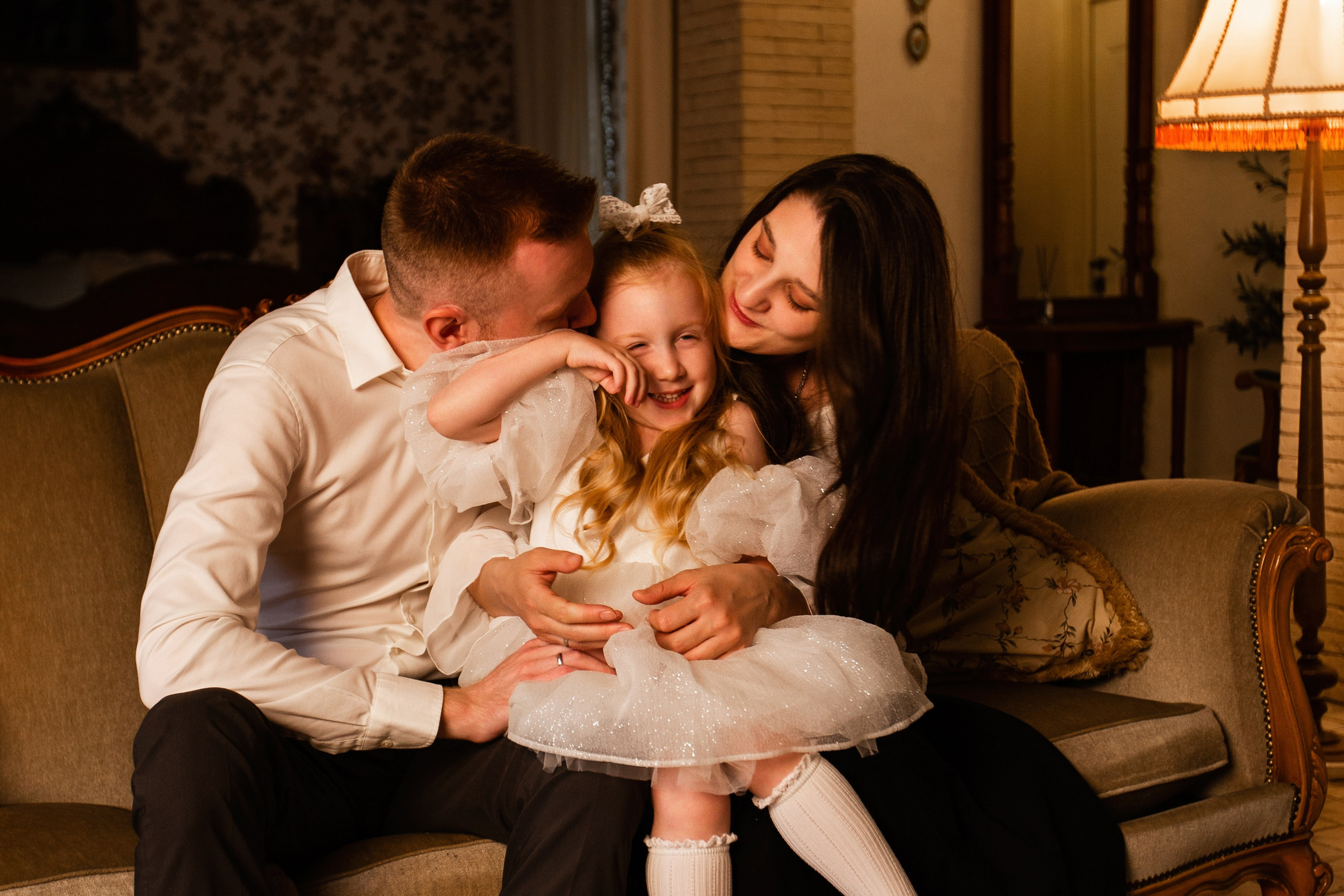 Семейная фотосессия в студии. Семейный фотограф Фрязино Зрячева Кристина