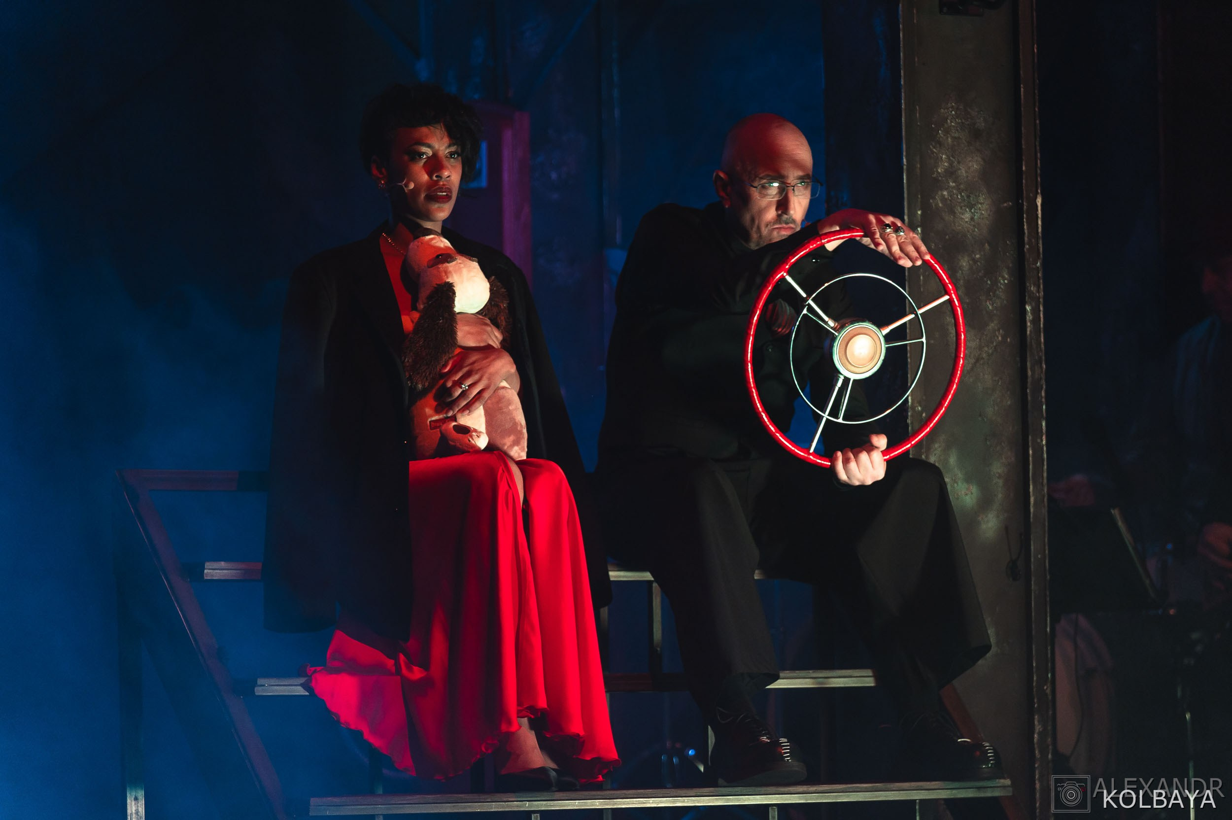 Фотографии со спектакля «Однажды в городе N». Концертный и театральный репортажный фотограф в Москве Александр Колбая
