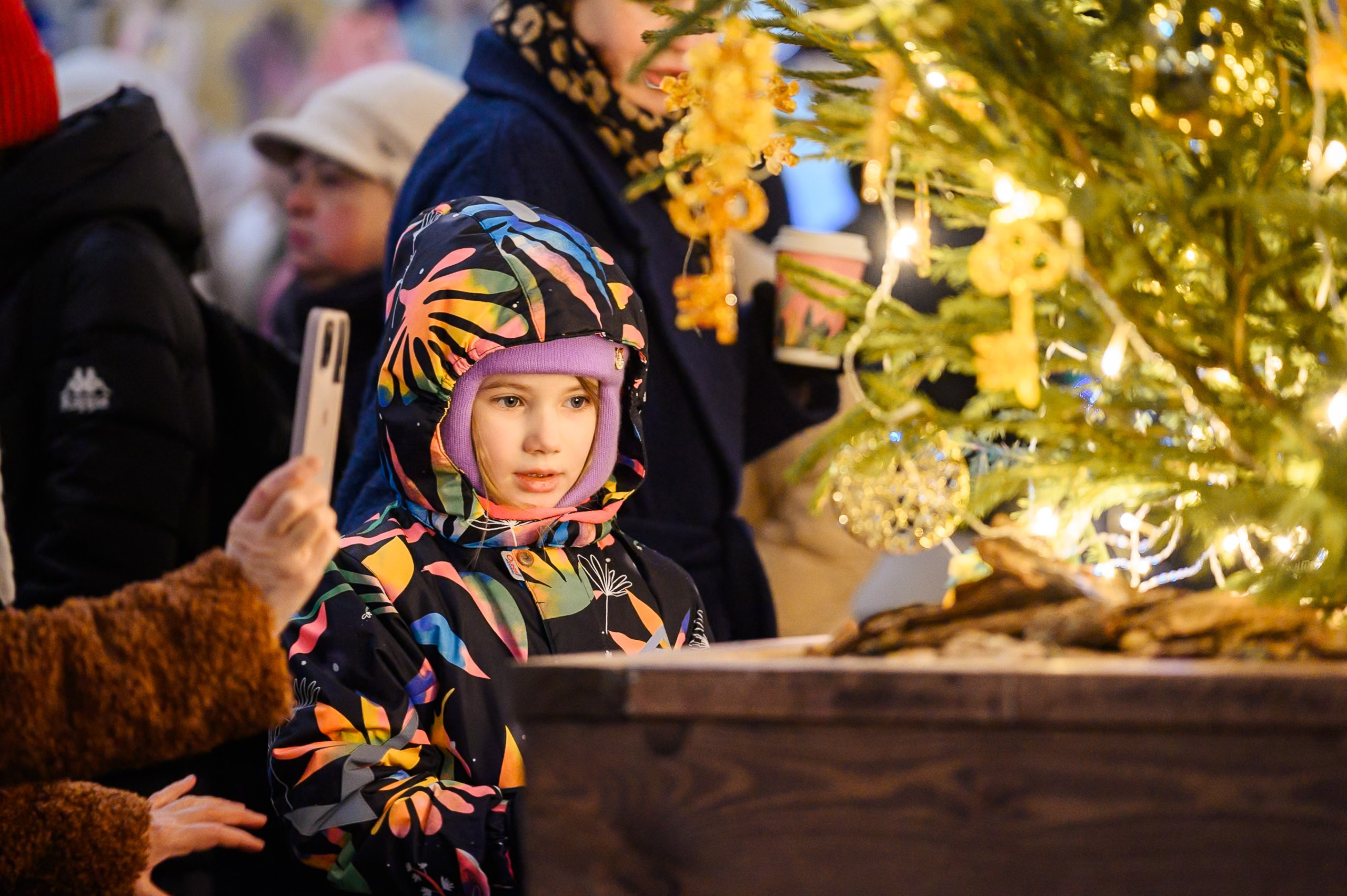 Новогодние волонтеры | Открытие Новогодней столицы Кирова 2025. Репортажный фотограф в Кирове Александр Лутошкин