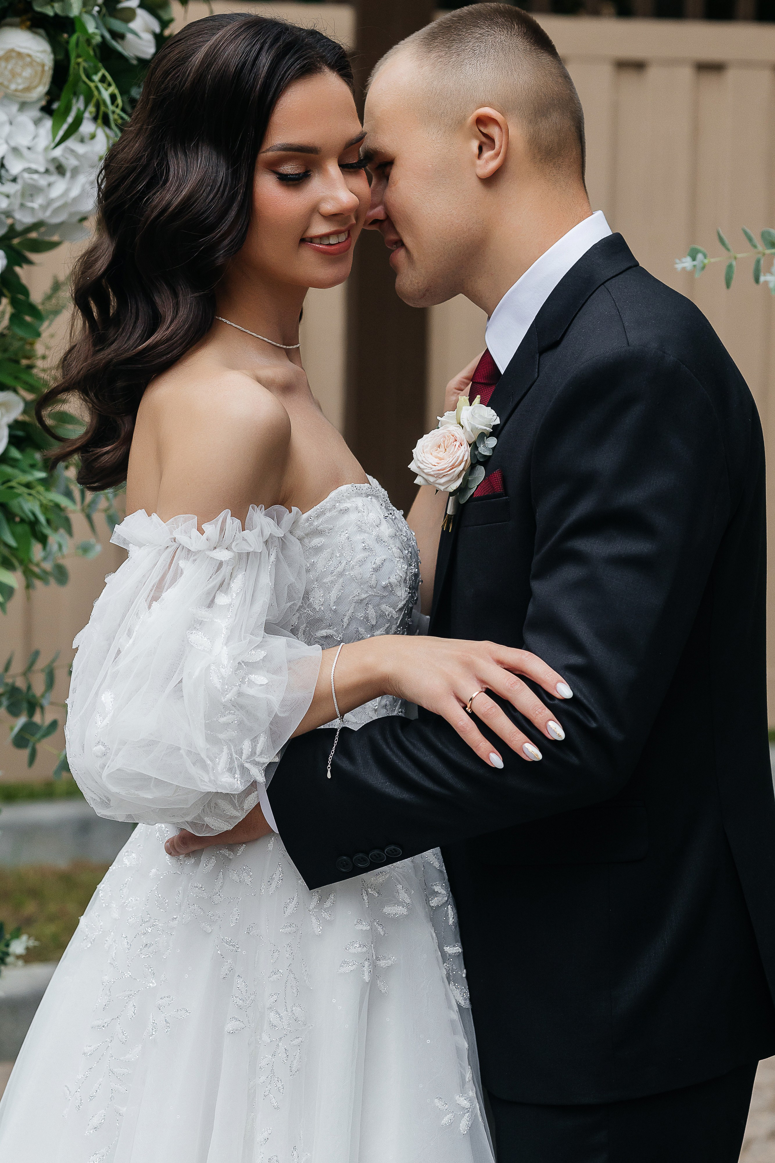 Волшебное утро невесты в номере отеля. Олег Сверчков | Свадебный фотограф Вологда