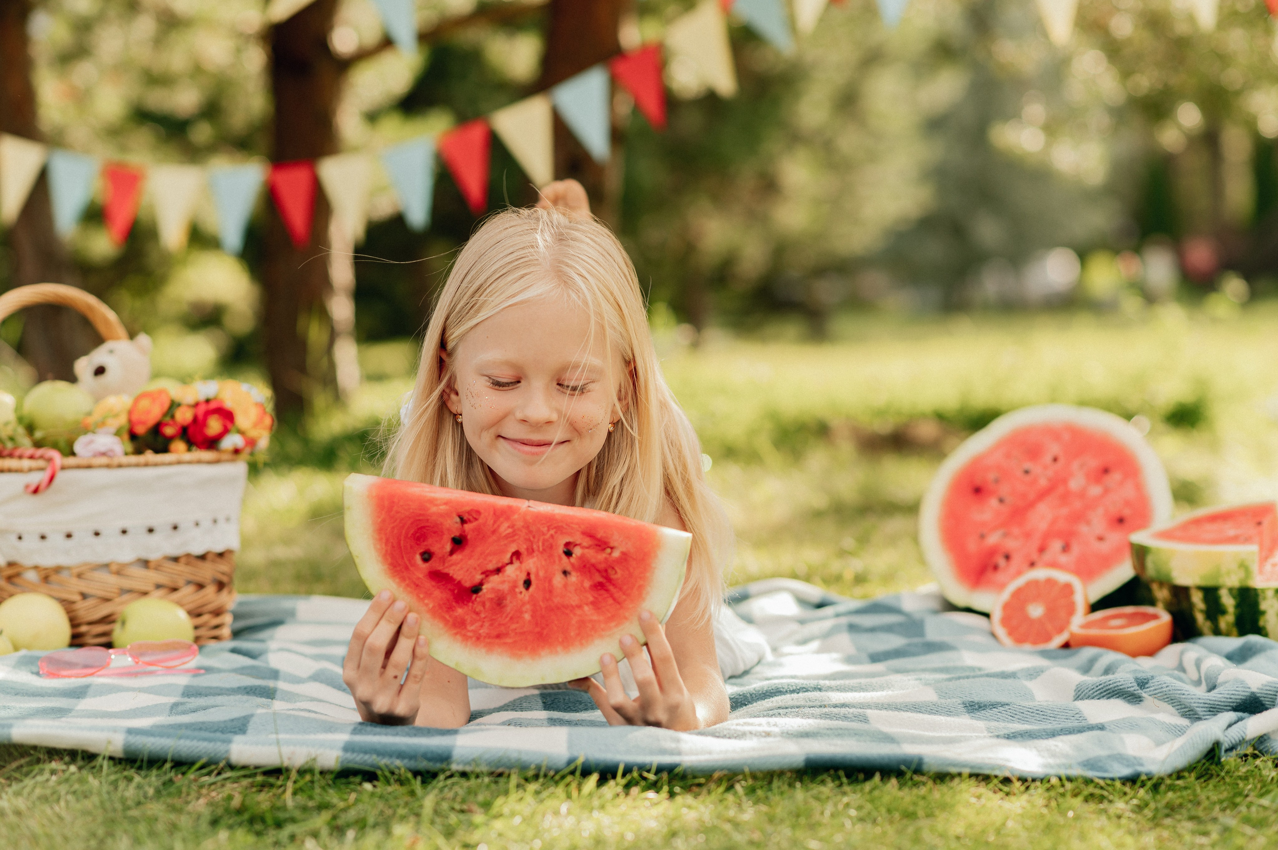 ЛЕТО. ПАРК. АРБУЗ. Профессиональный репортажный, коммерческий фотограф в Санкт-Петербурге