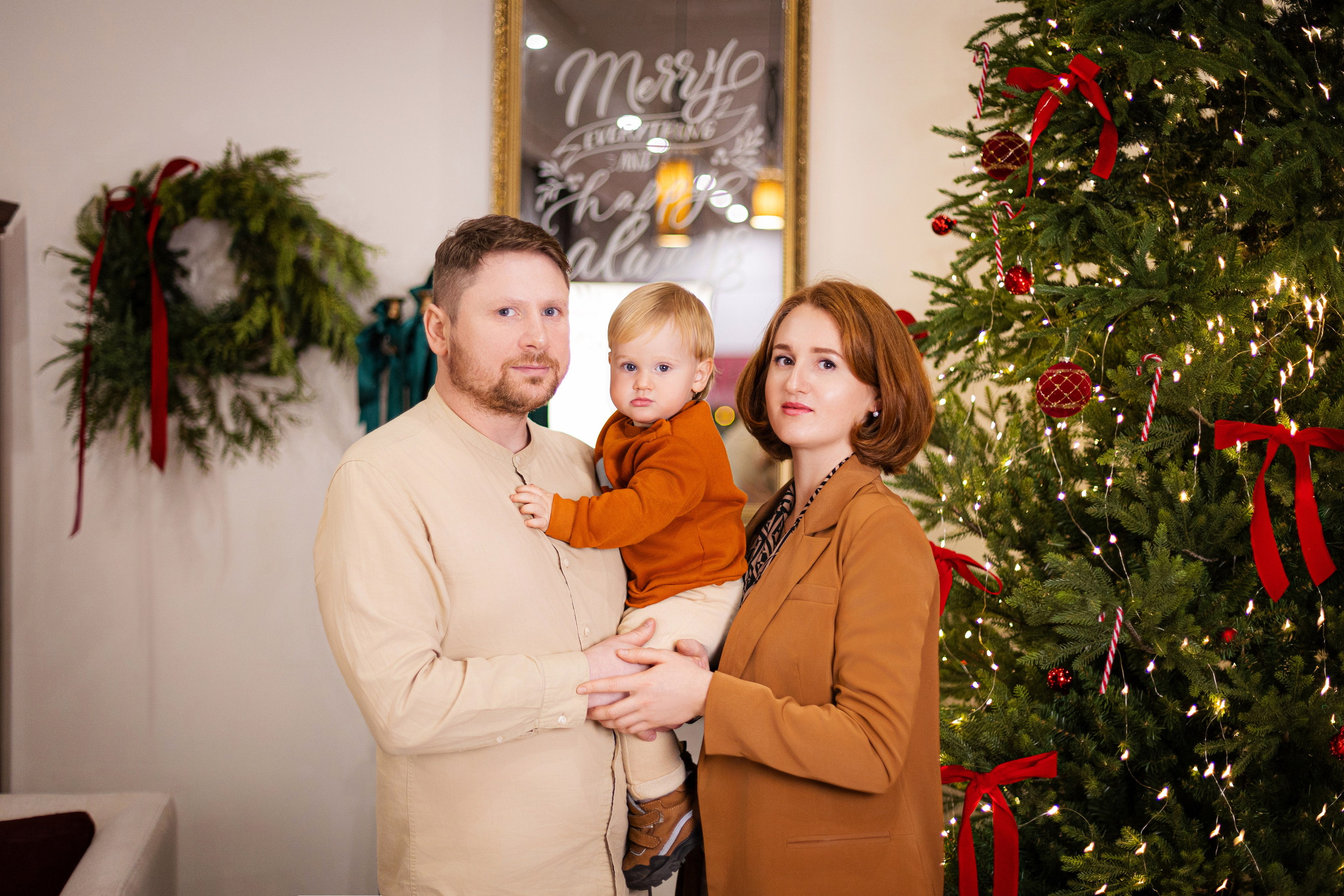 Ольга, Павел и Рома с бабушками. Фотограф ВИКА МЕДУЗА