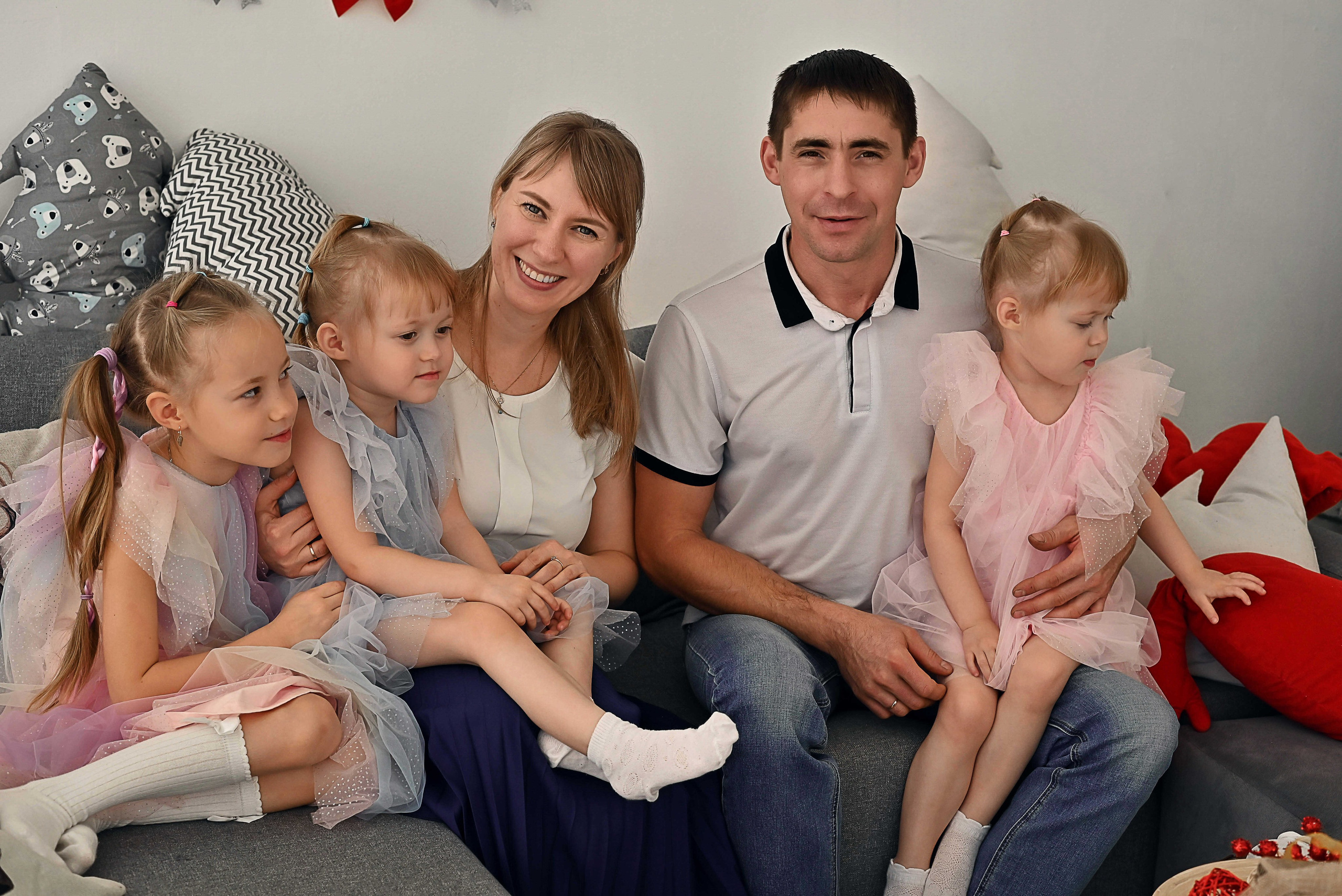 Александр, Юлия, Тася, близнецы Ульяна и Анечка. Фотографы крещения/венчания  Красноярск Татьяна и Вячеслав Переваловы