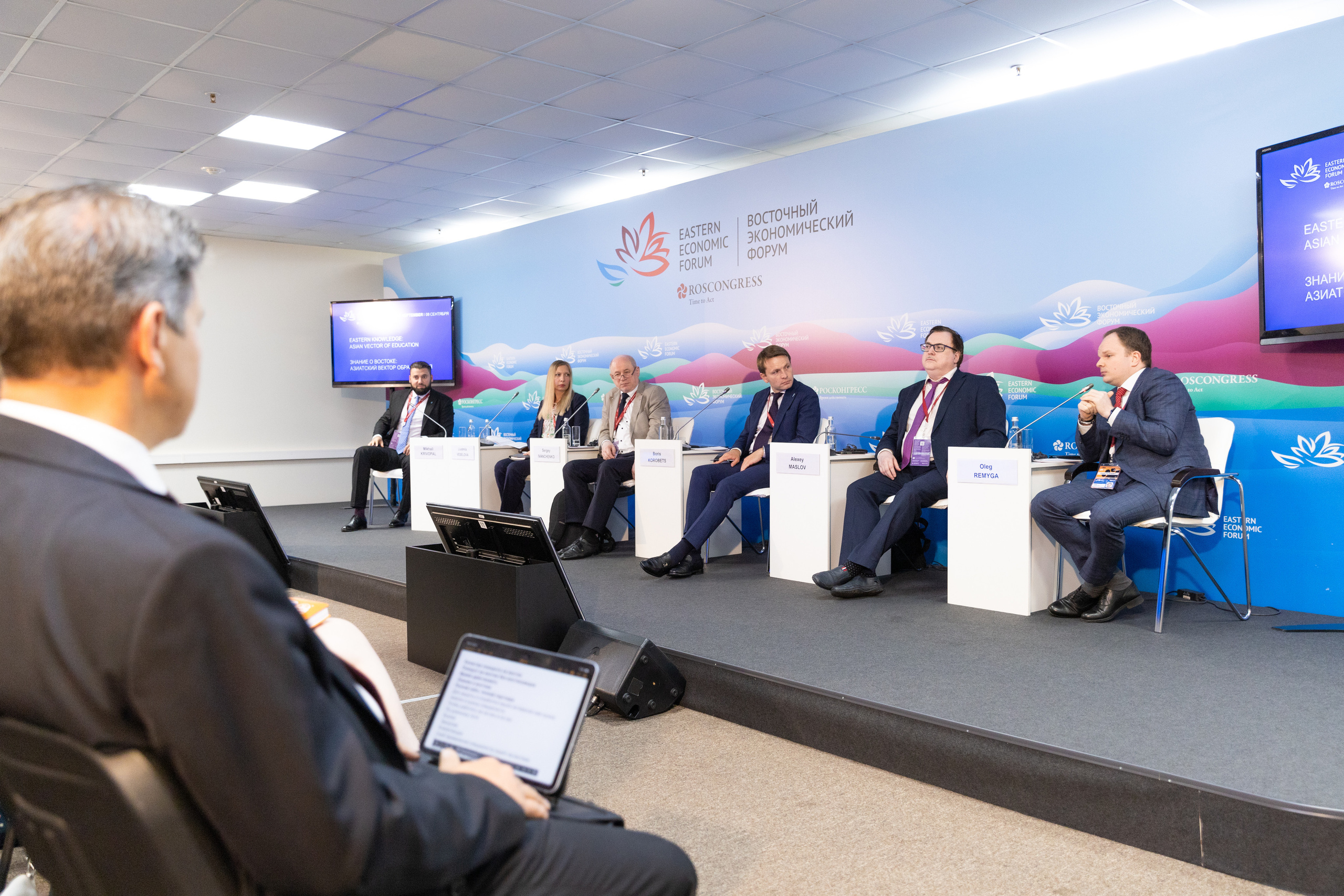 ВЭФ_ Знание о Востоке_ азиатский вектор образования. Репортажный фотограф во Владивостоке
