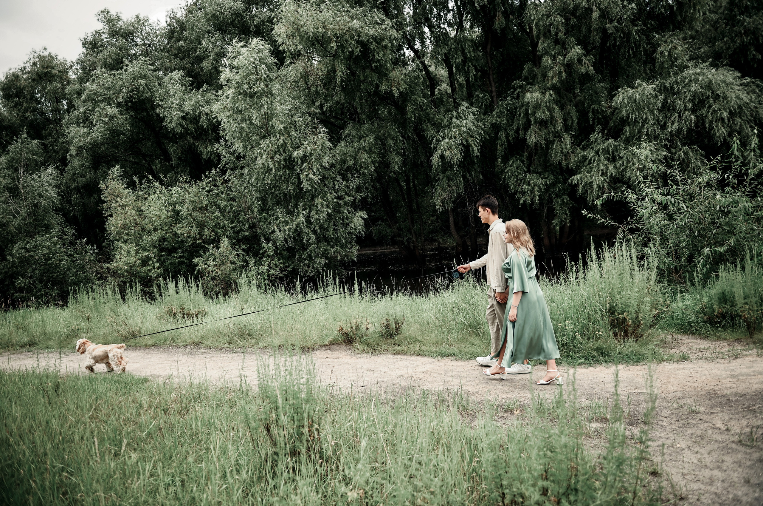 Love story прогулка вместе с песиком))). Свадебный, семейный, детский, контент фотограф в Омске Максим Ильин