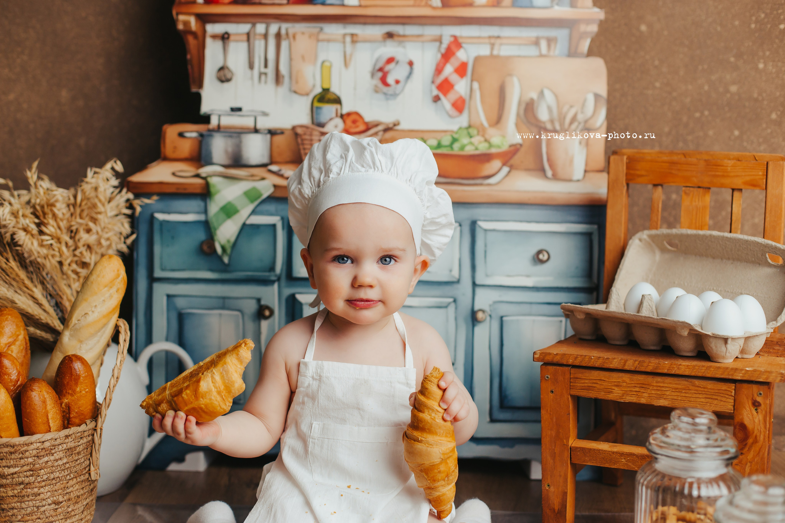 Годик с коричневыми шарами. Фотограф новорожденных и детский в Сергиевом Посаде Кругликова Юлия