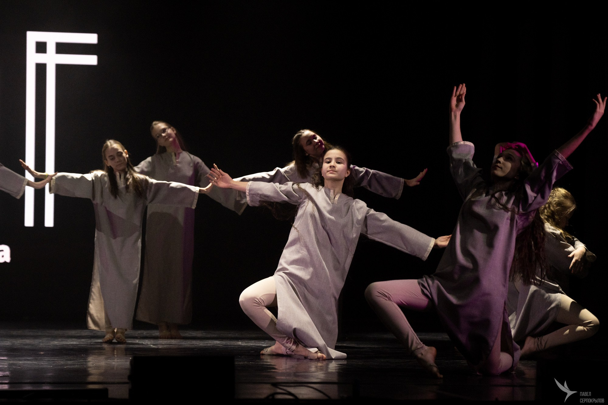 Отчетный концерт студии танца «ШАГ». Репортажный фотограф в Казани Павел Серпокрылов