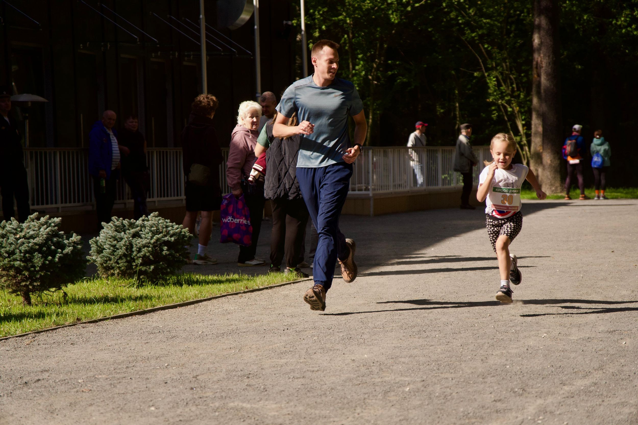 Забег в парке «Дубки». Кафе «БЕЛКА НАШЕПТАЛА». Ну оооочень концептуальное кафе