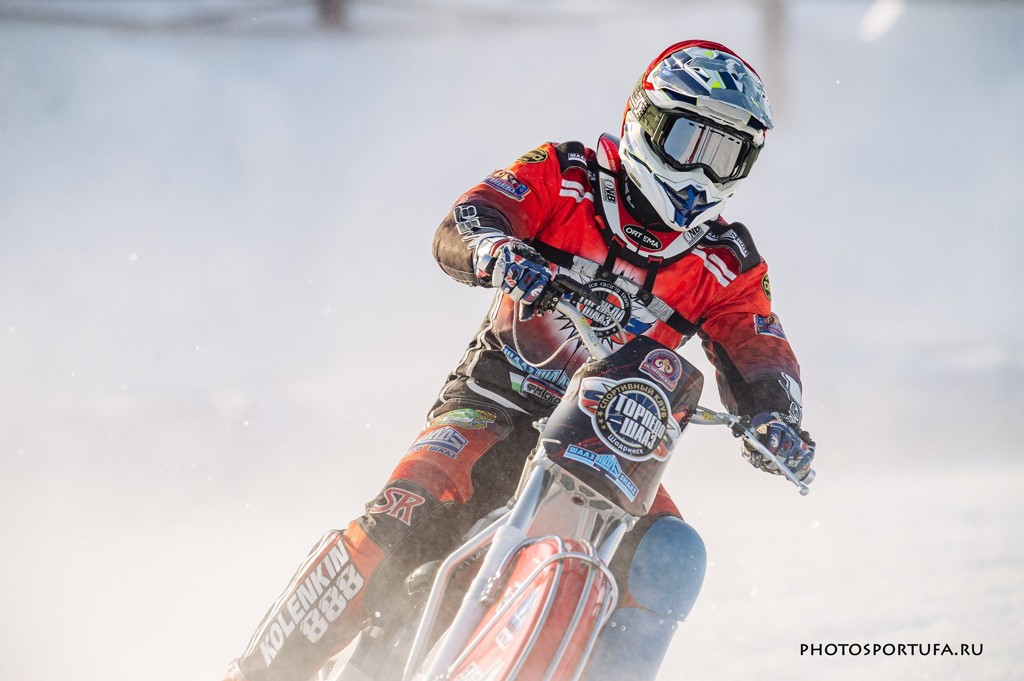 Мотогонку на льду. Спортивный фотограф в Уфе Евгений Буров