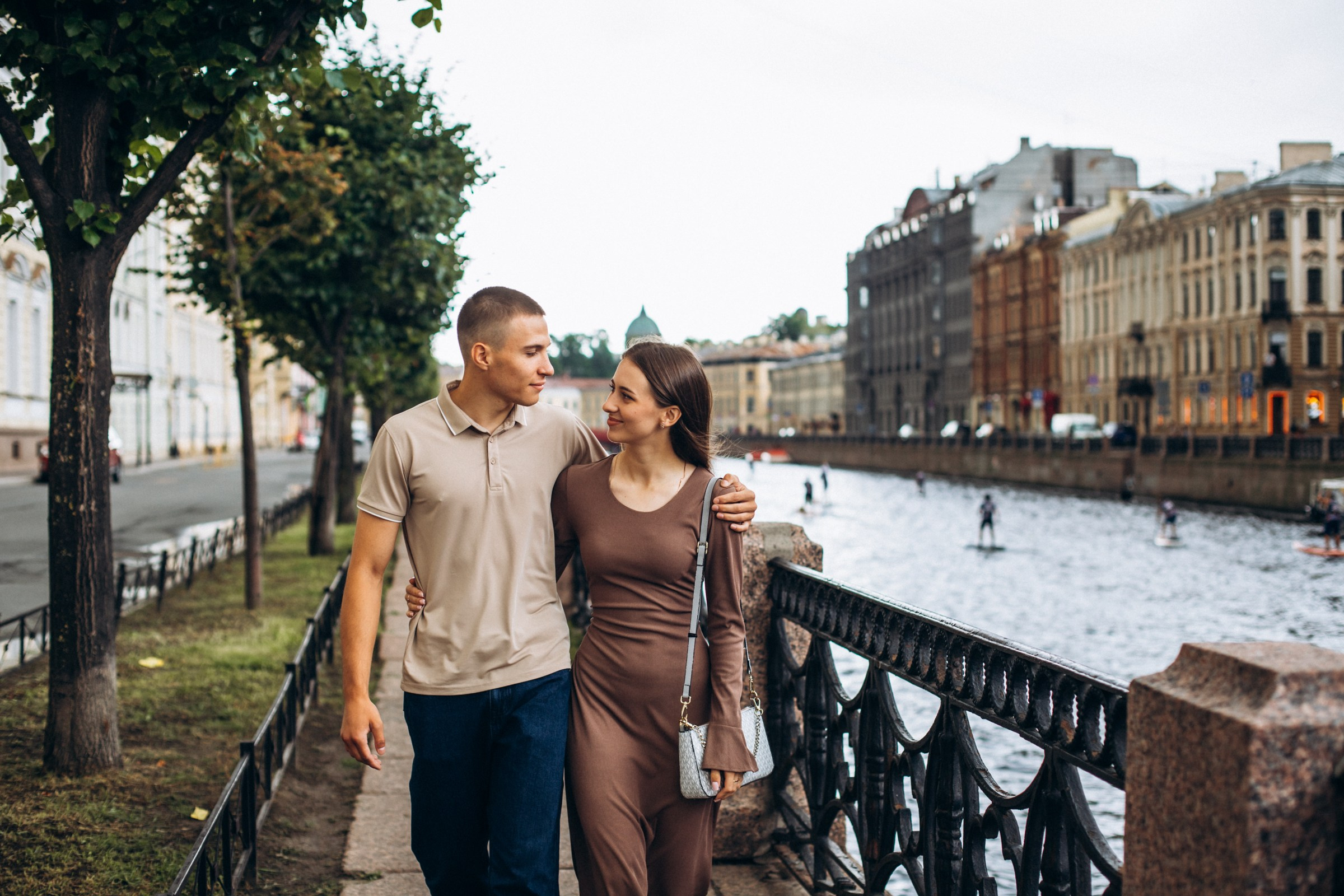 Максим и Екатерина в августе. Фотопрогулка в Петербурге. Индивидуальный и семейный фотограф в Санкт-Петербурге