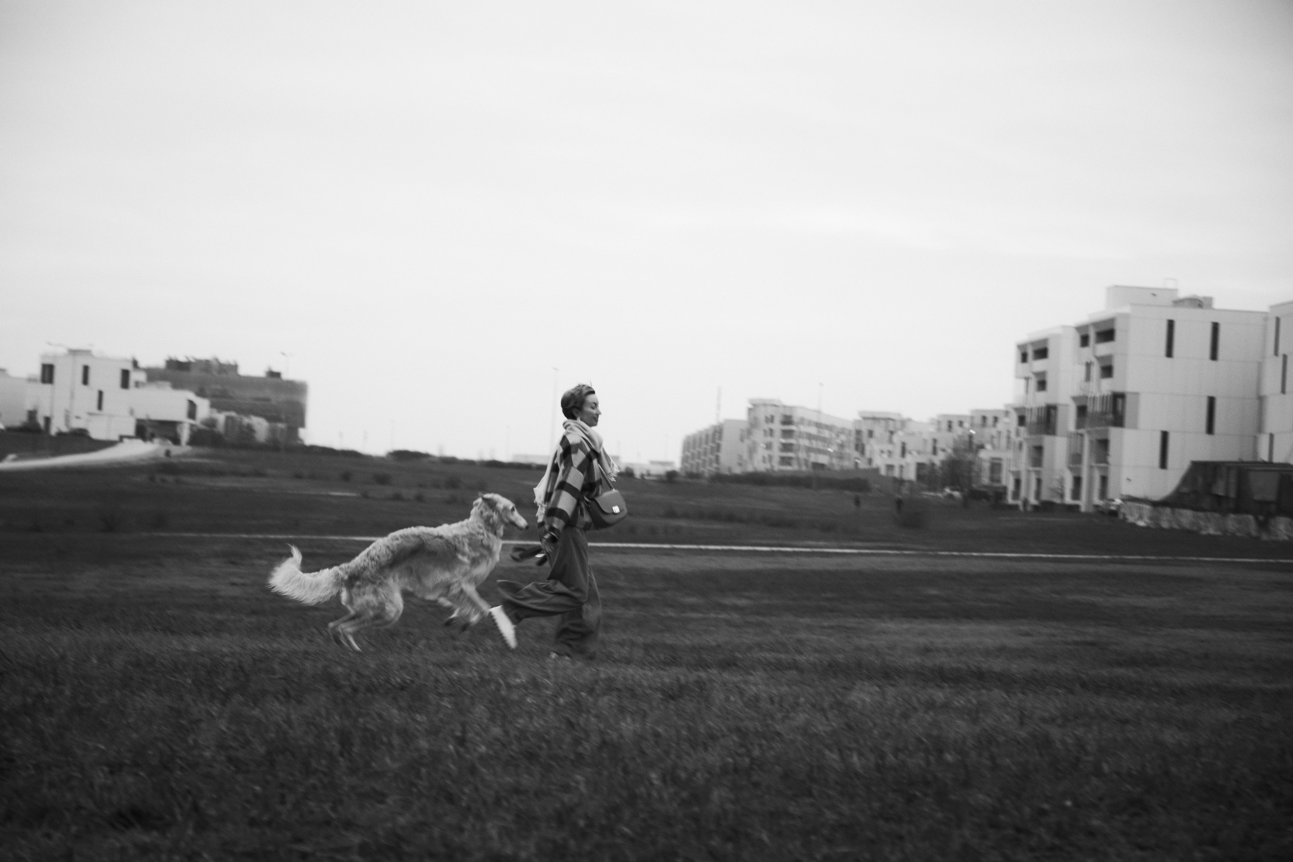 Фотосессия в сколковском парке с собакой. Анна Потявина. Фотограф Москва