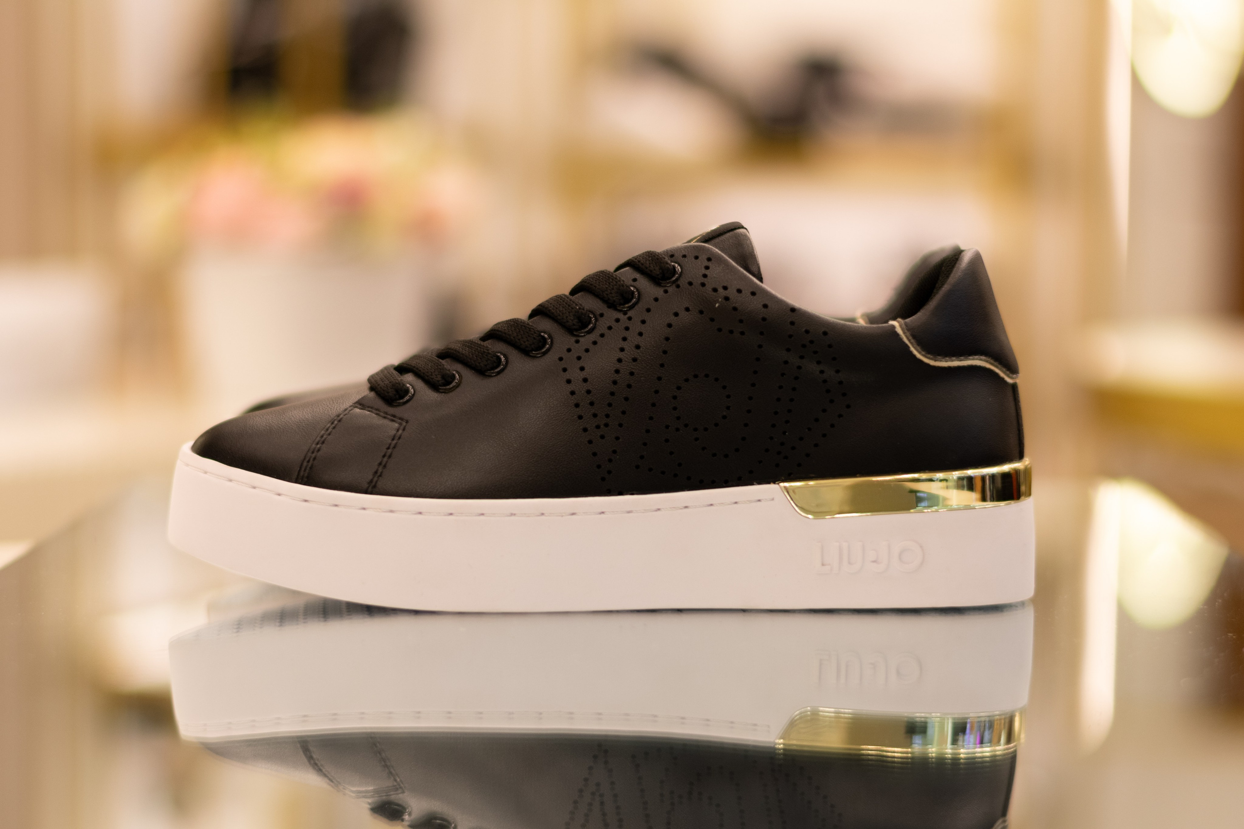 Для организаций. Предметная фотосессия для обувного магазина Capsula. Фотограф/видеограф Богдан Голованов