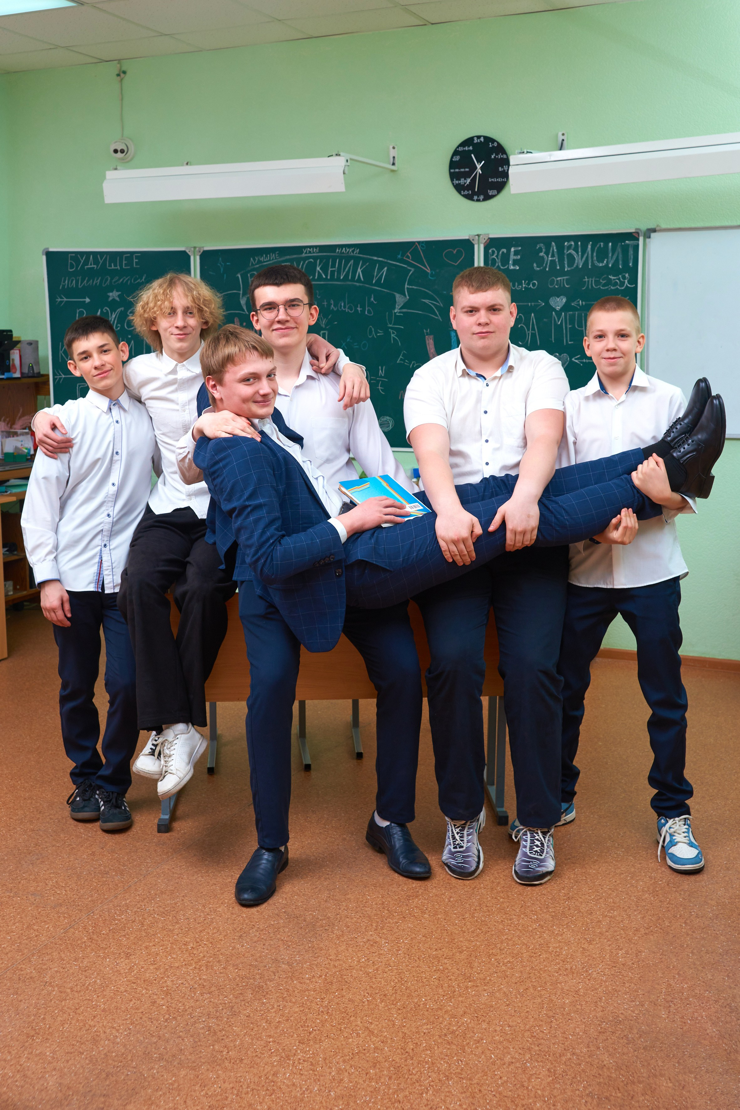 Съёмка в школе. 9 класс. 2024. Childrenfoto.ru