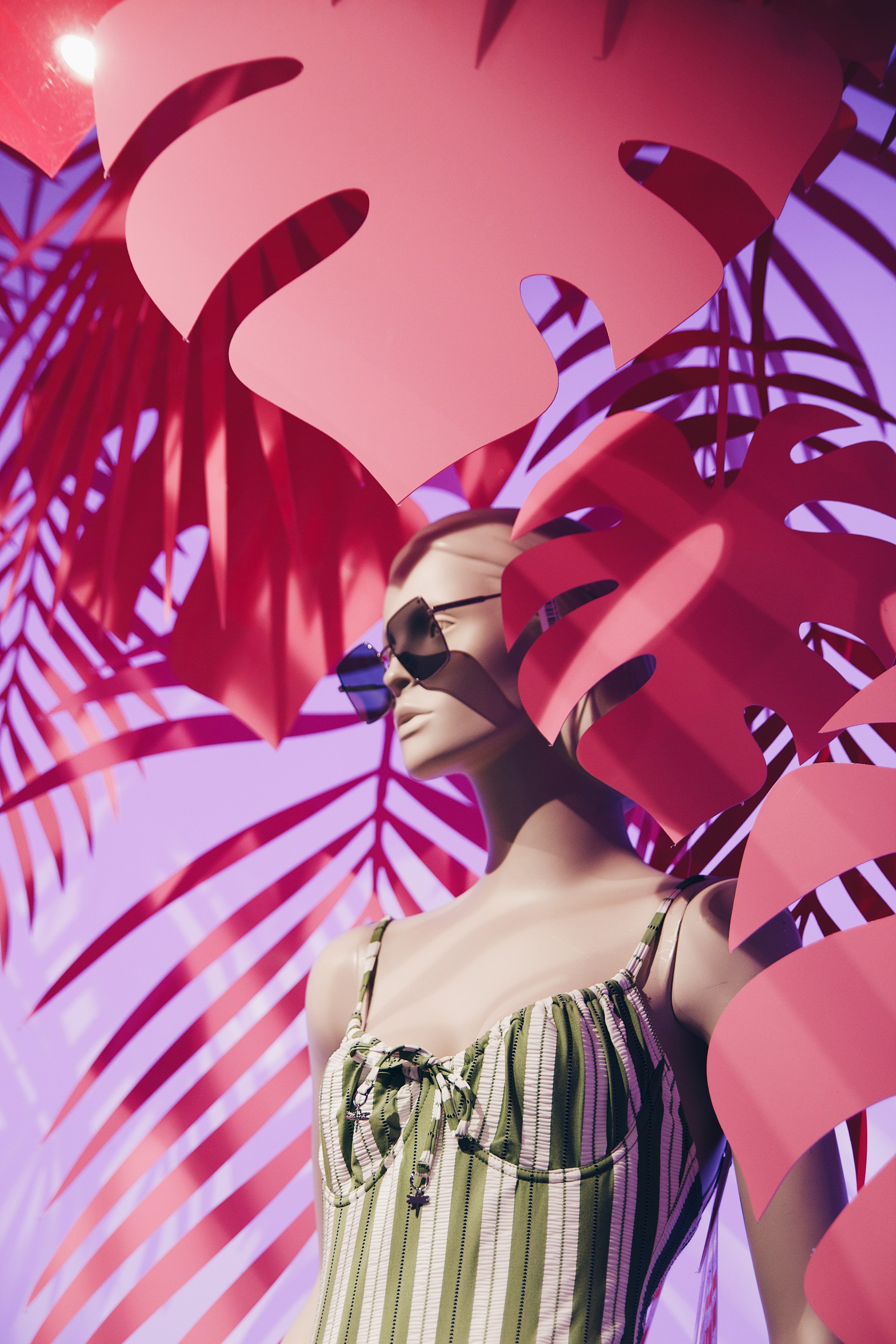 Оформление витрин Универмаг первый 2023. Ксения Почтарь. Декоратор и флорист, город Владивосток