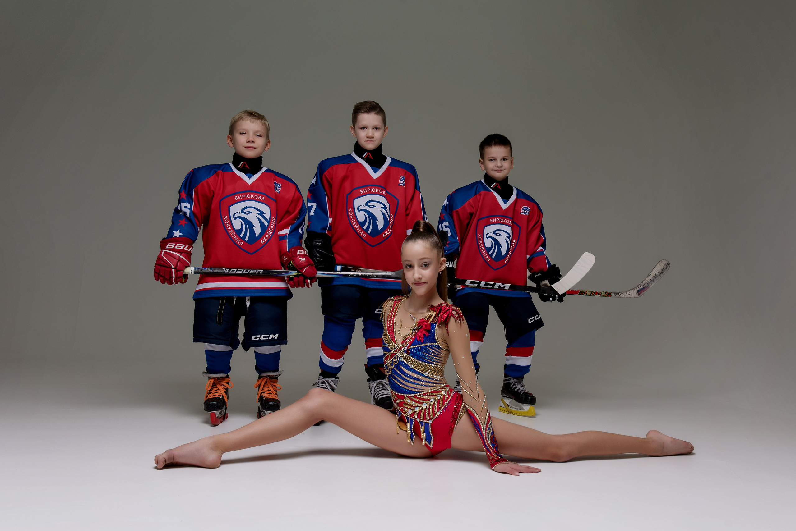 Хоккей — Гимнастика групповая съемка. Детский фотограф в Долгопрудном и Москве