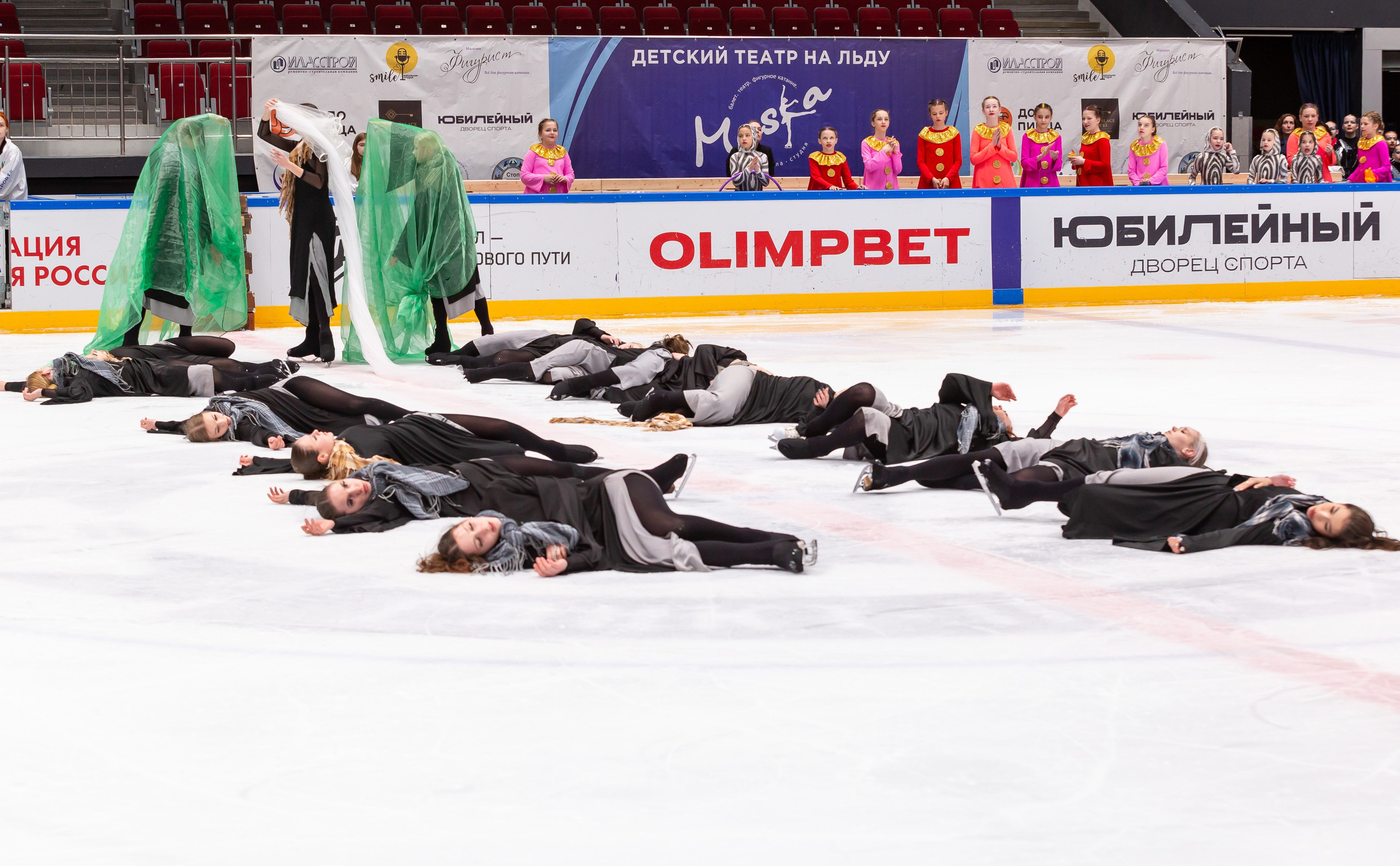 VII Ежегодный фестиваль массовых танцев на льду и фигурного катания «Петровский лёд» Санкт-Петербург 2024. Репортажный фотограф в Москве