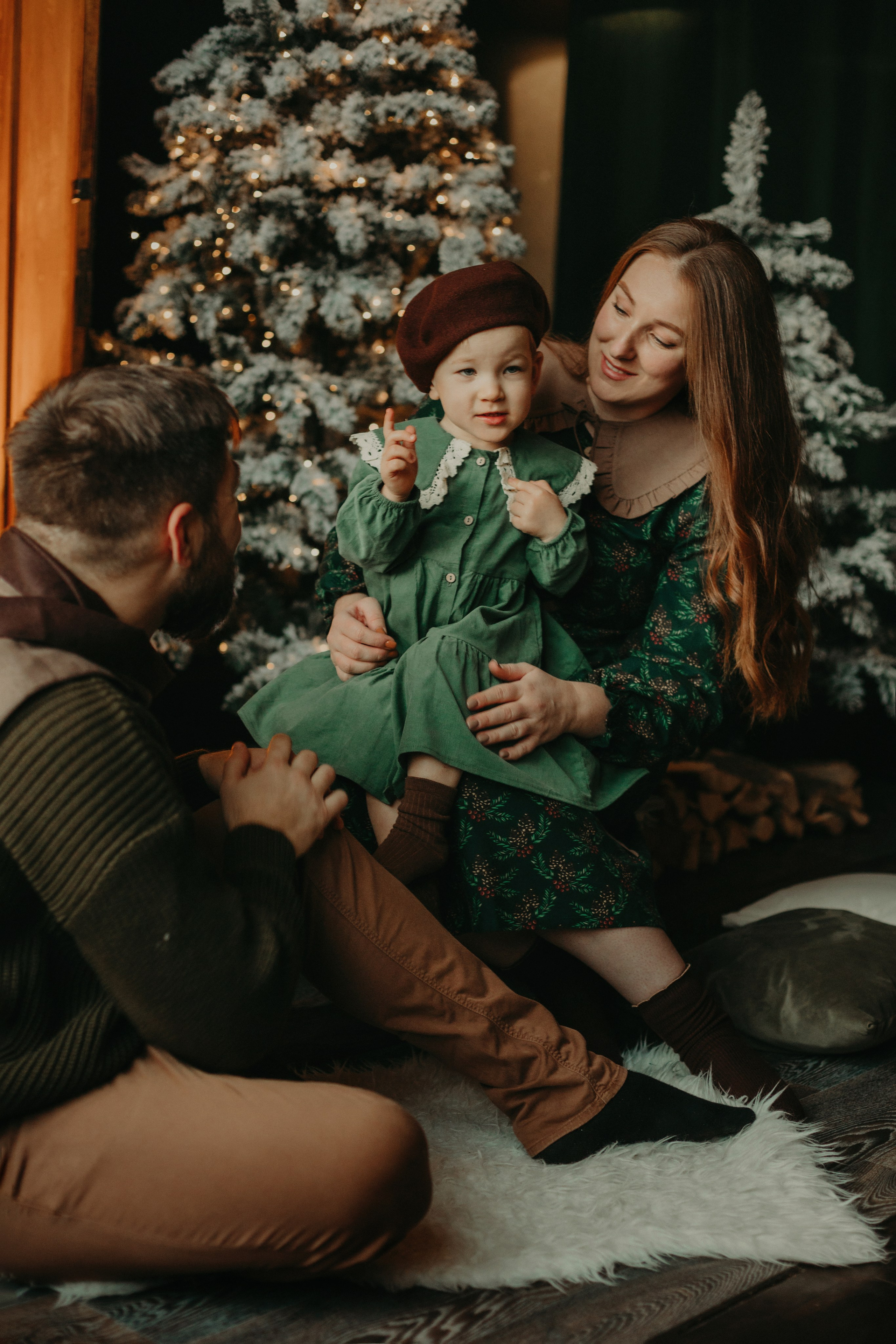 Семейные новогодние в темной студии 2024\2025. Фотограф в Краснодаре Евгения Михаевич