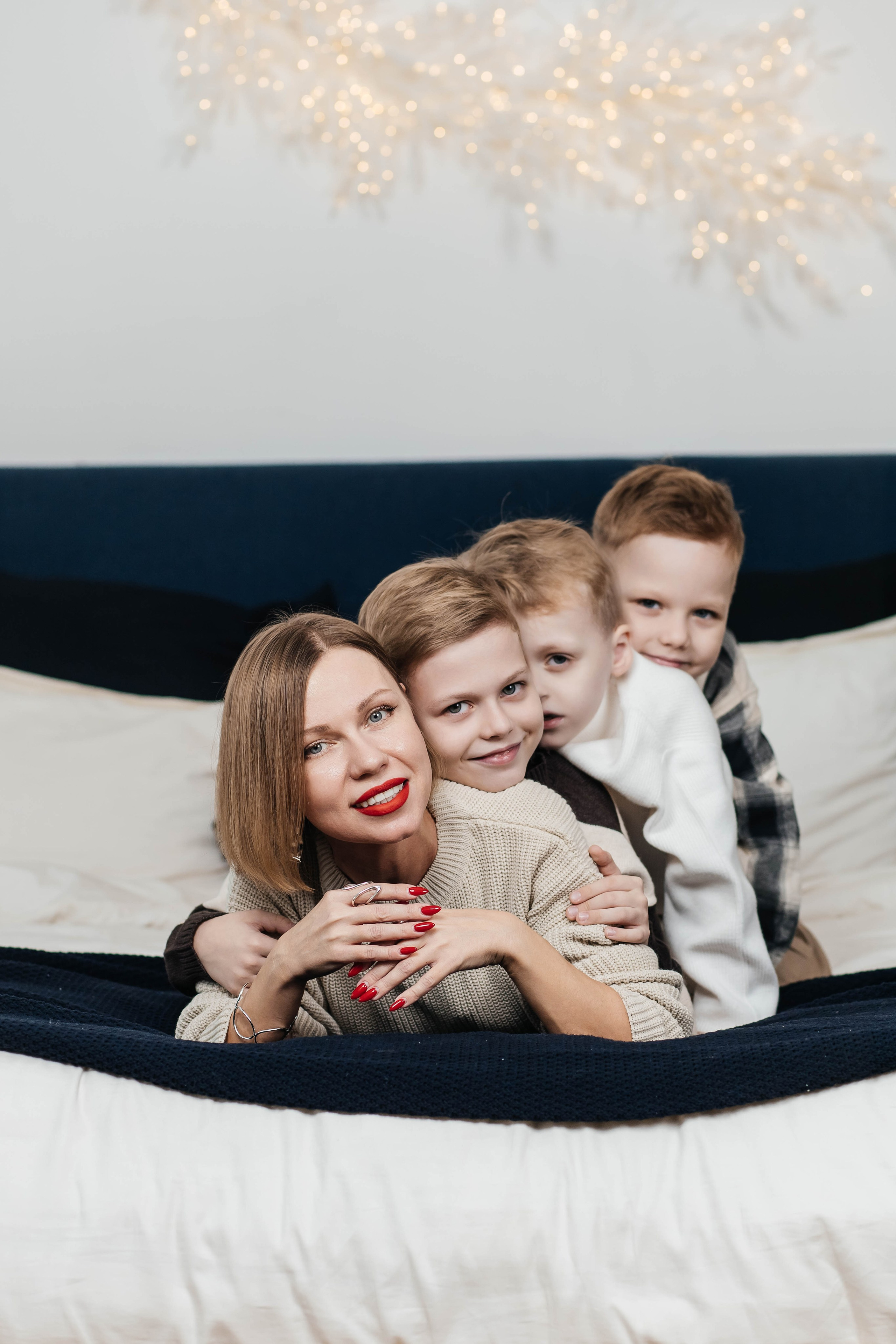 Юлия и мальчишки НГ 2026. Женский фотограф в Оренбурге Ирина Заводчикова