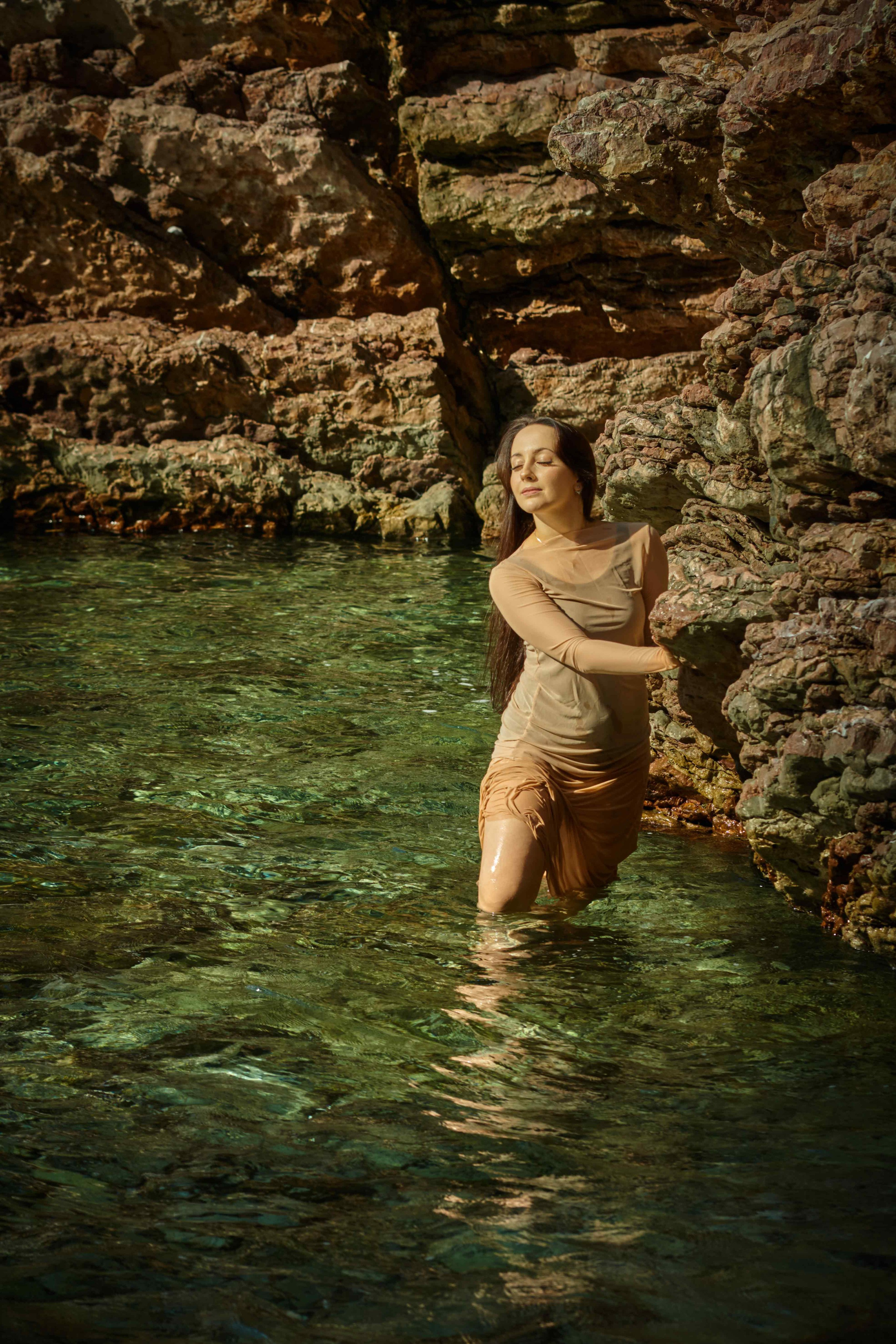 Индивидуальная женская фотосессия на рассвете в Рафаиловичах | Будва, Черногория